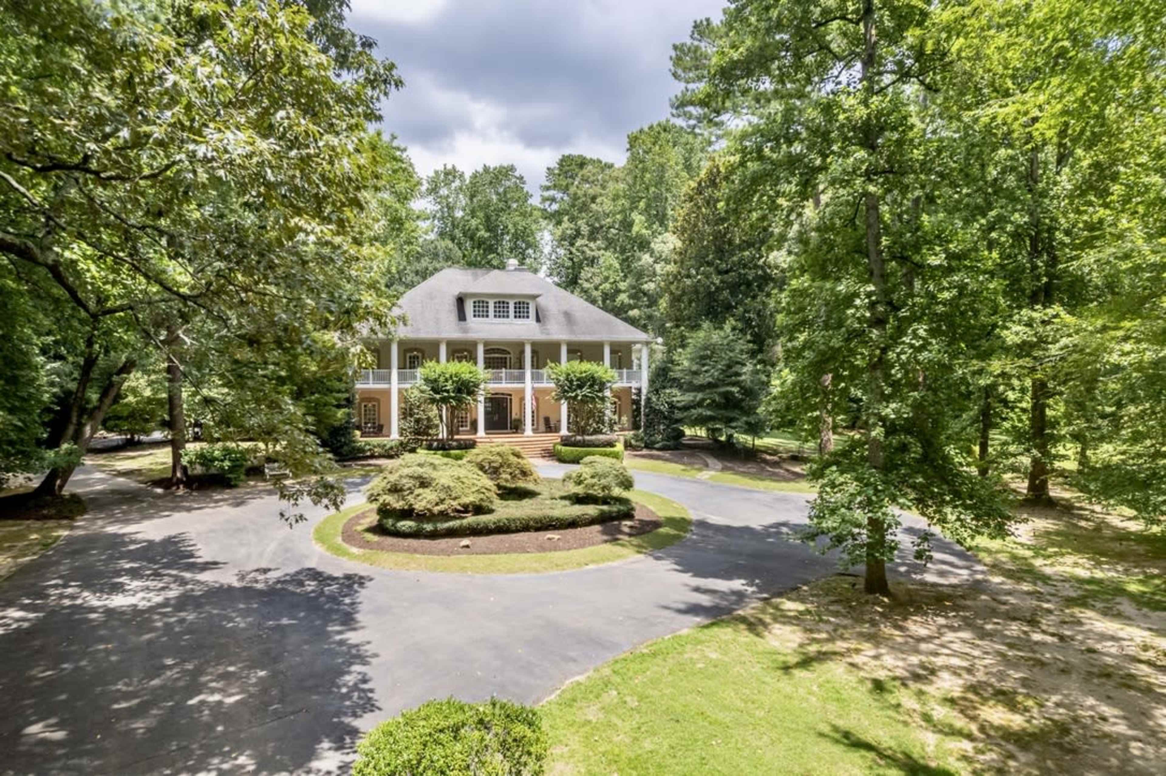 Photo and Video Shoots At This 5-Acre Mansion Estate Near Historic Marietta Square Image in Cliftondale, atlanta, GA