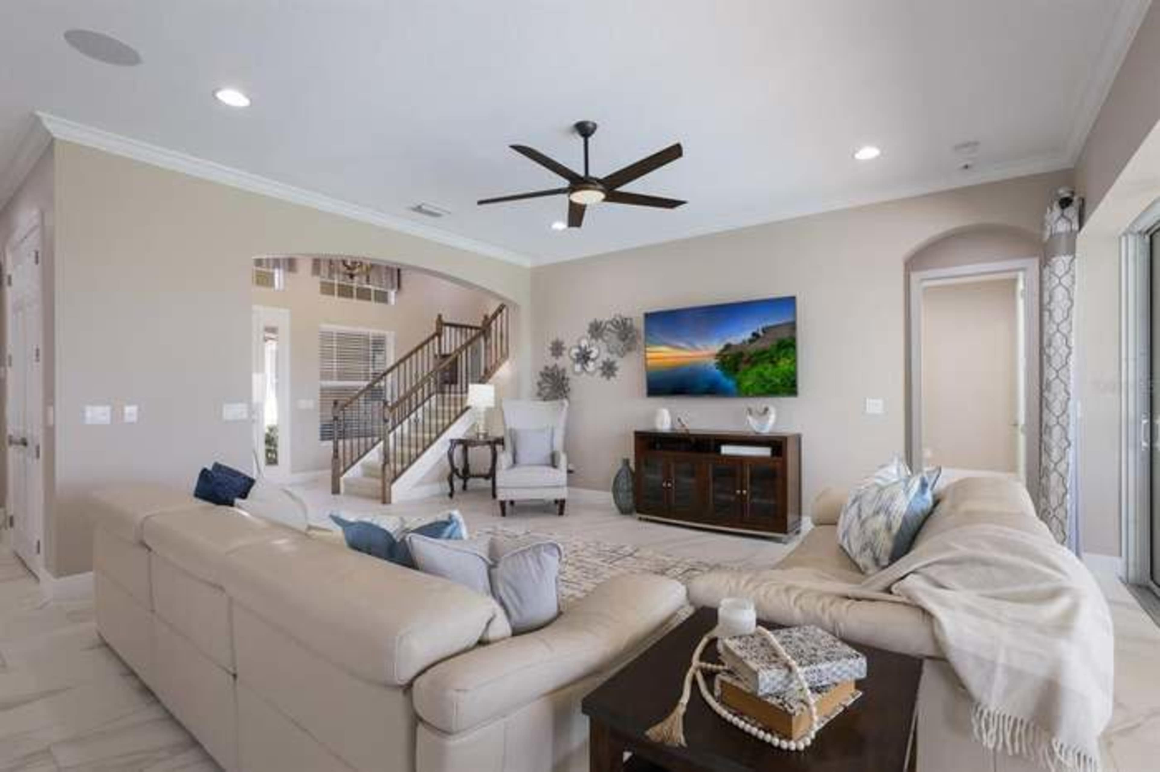 Elegant Waterfront Estate for Corporate Retreats, Meetings, and Off-Sites Image in Bradenton, Bradenton, FL