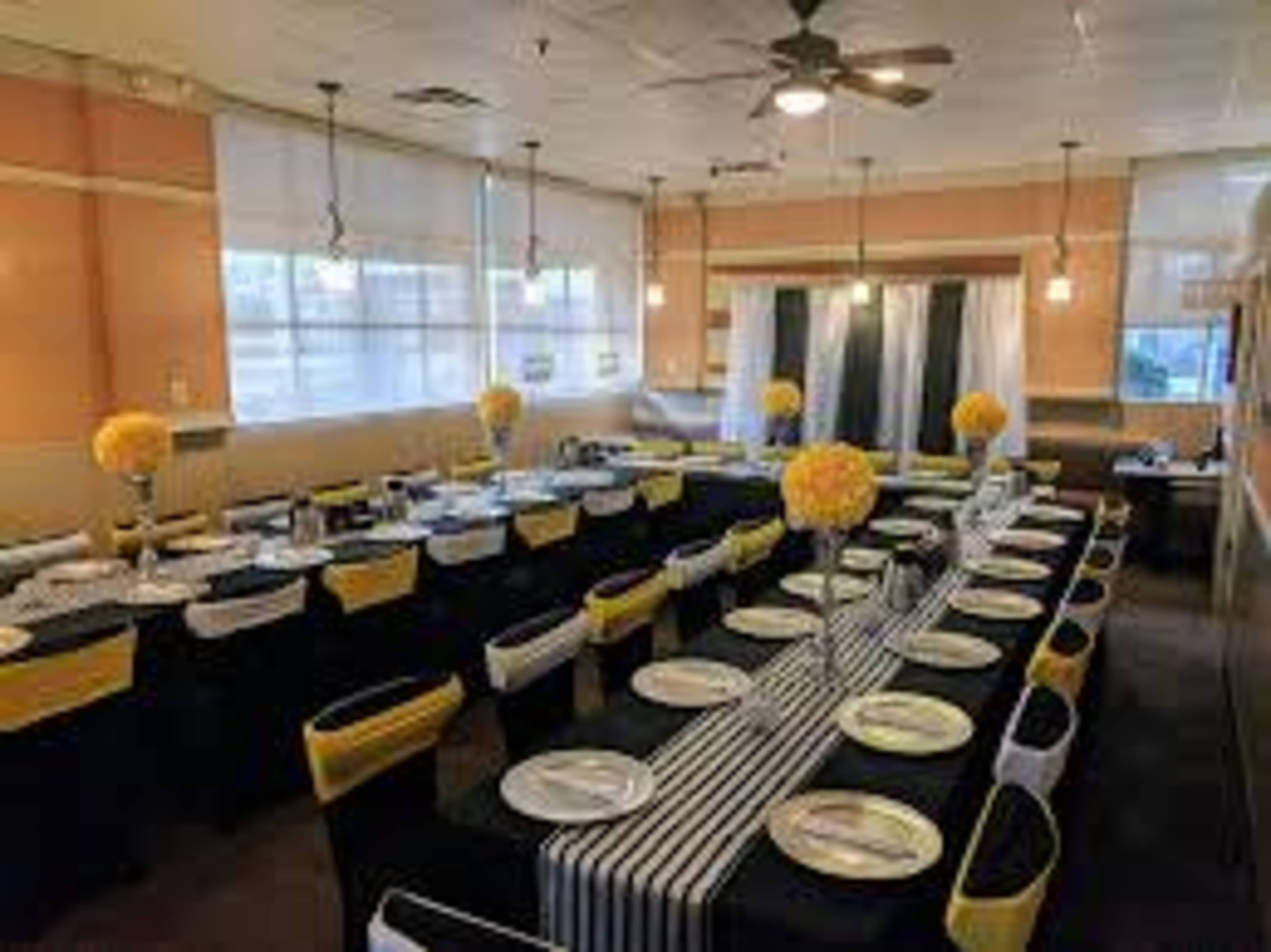 Private Meeting Room / Eventspace Image in Pinnacle Plaza, DeBary, FL