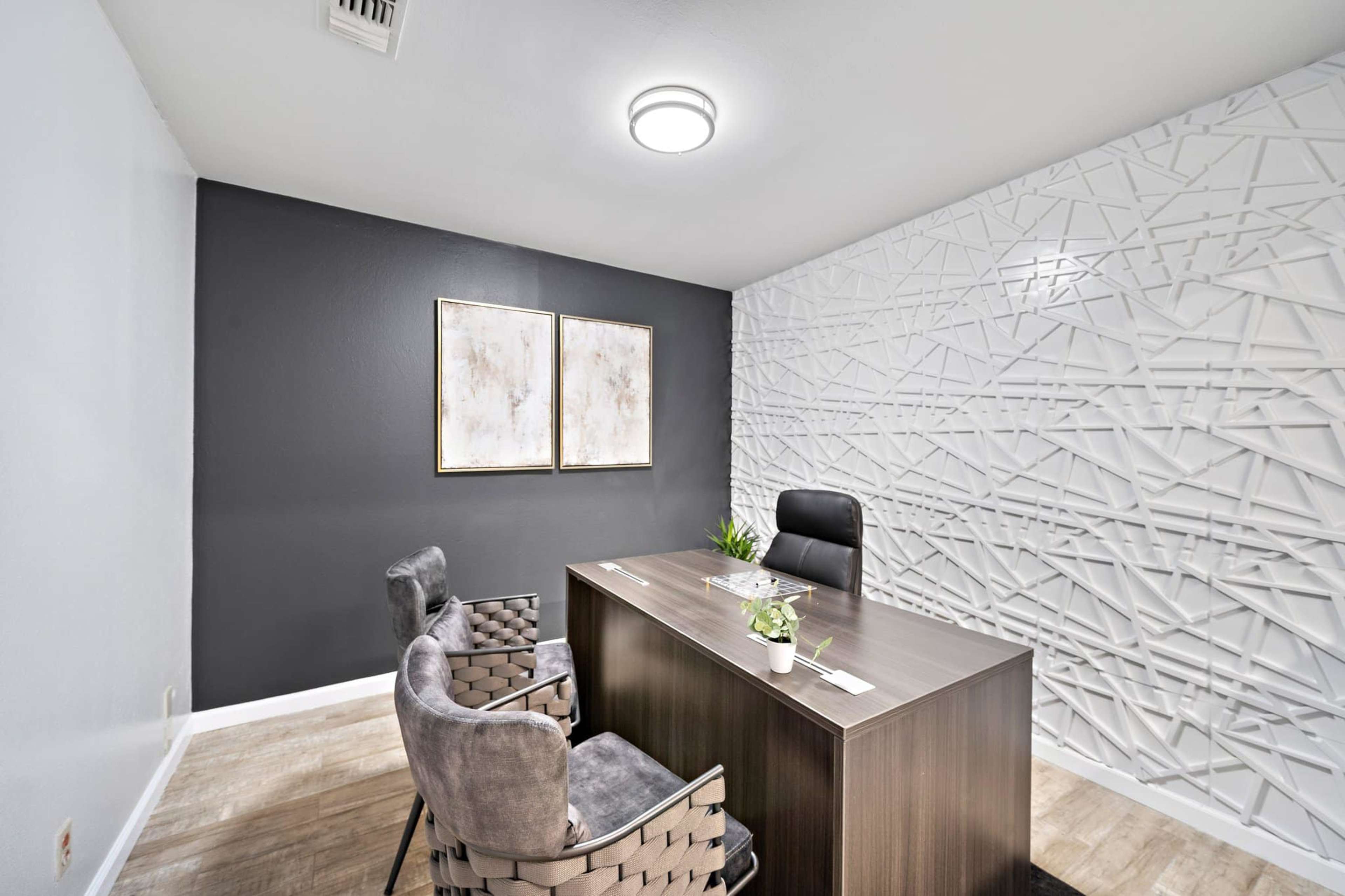Modern decorated space with professional presence Image in Rosenberg, Rosenberg, TX