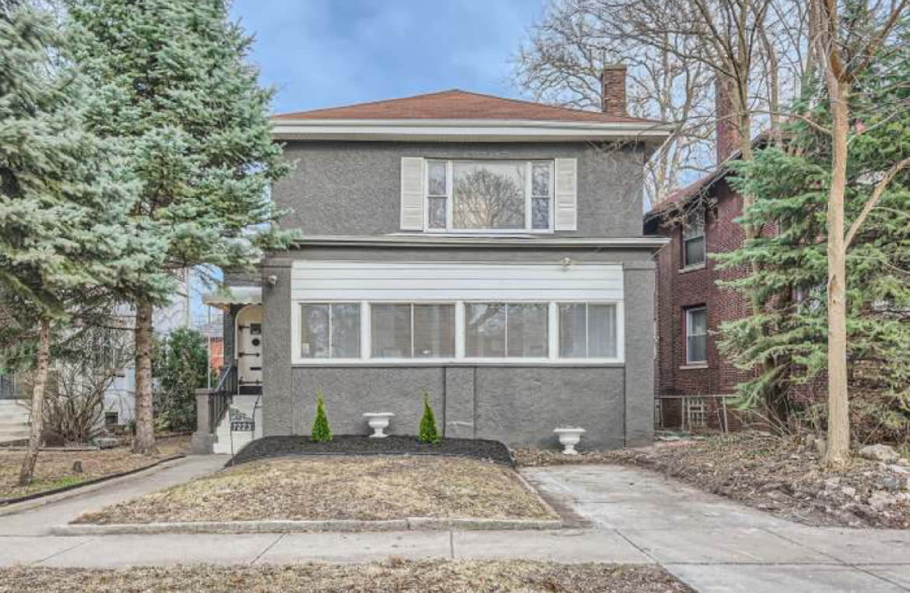Lakeside Charm: Two-Story Home Minutes from Downtown Chicago and Lake Michigan Image in South Side, Chicago, IL