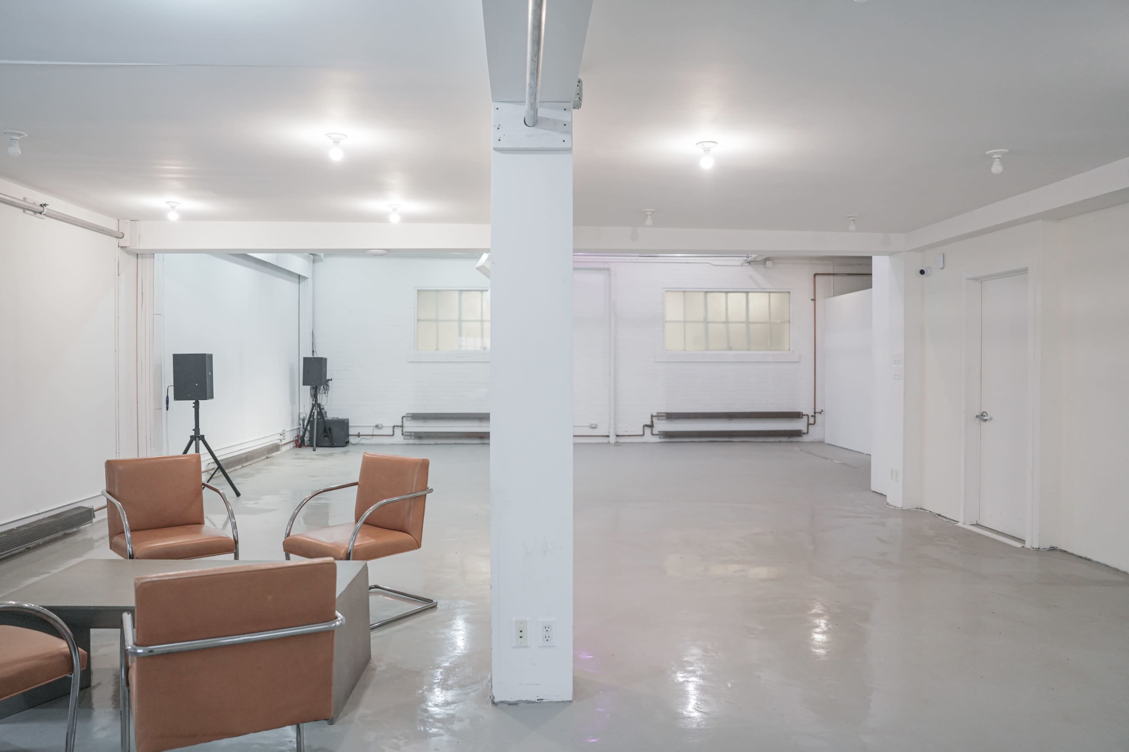 Large, lofty open format industrial studio with tons of natural light Image in Casa Loma, Toronto, ON