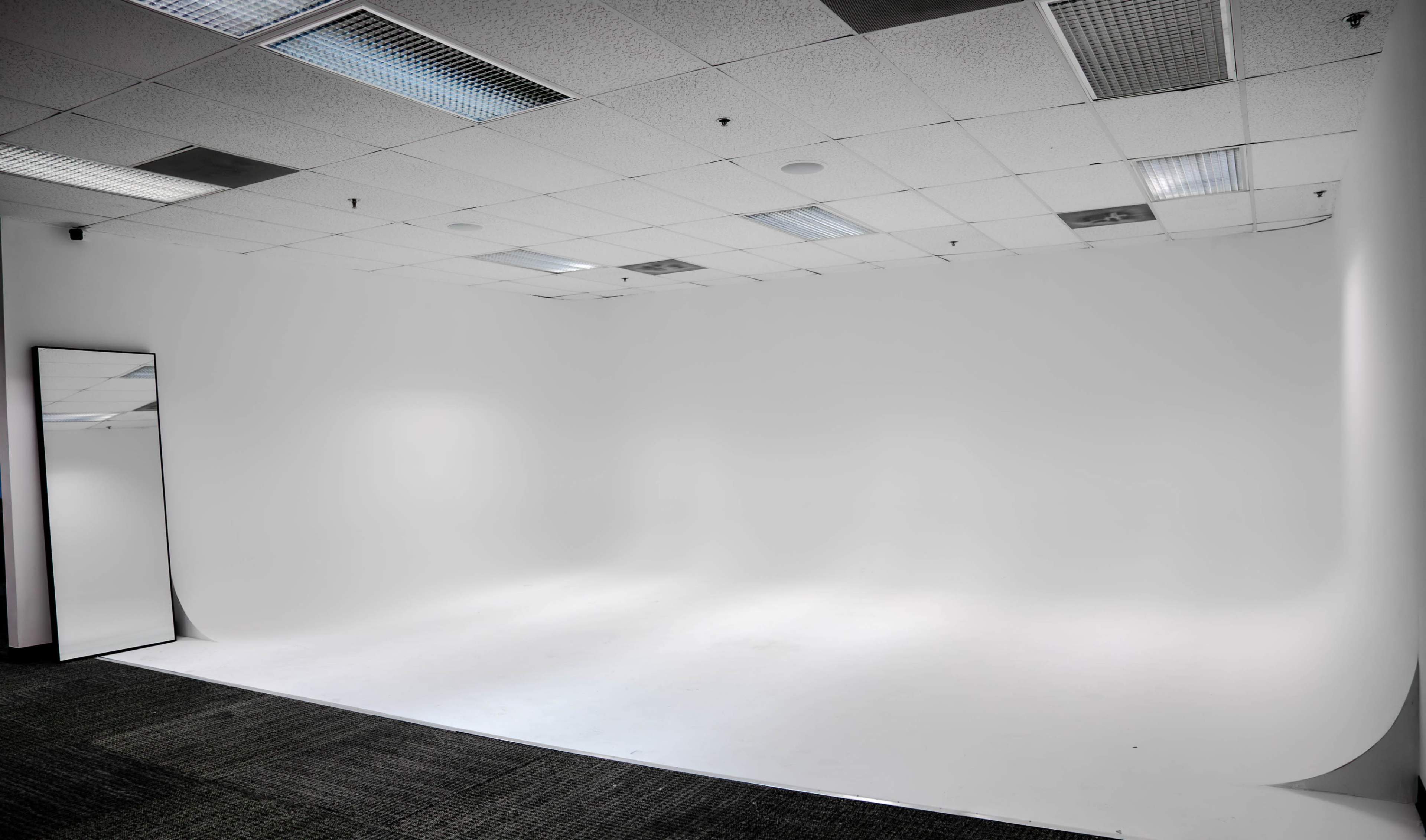 Exclusive studio w/ 25ft CYC Wall and backdrops Image in , Orlando, FL