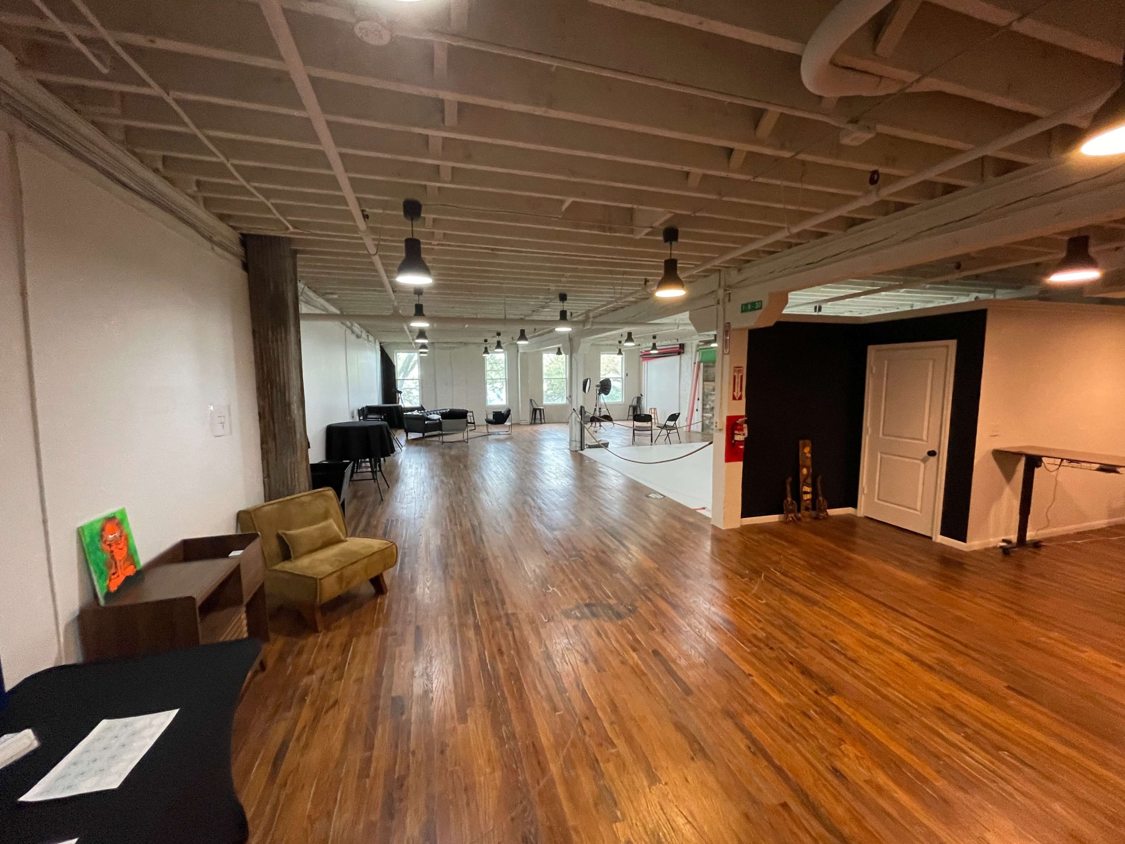 Industrial Loft with CYC Wall Image in South Columbus, Columbus, OH