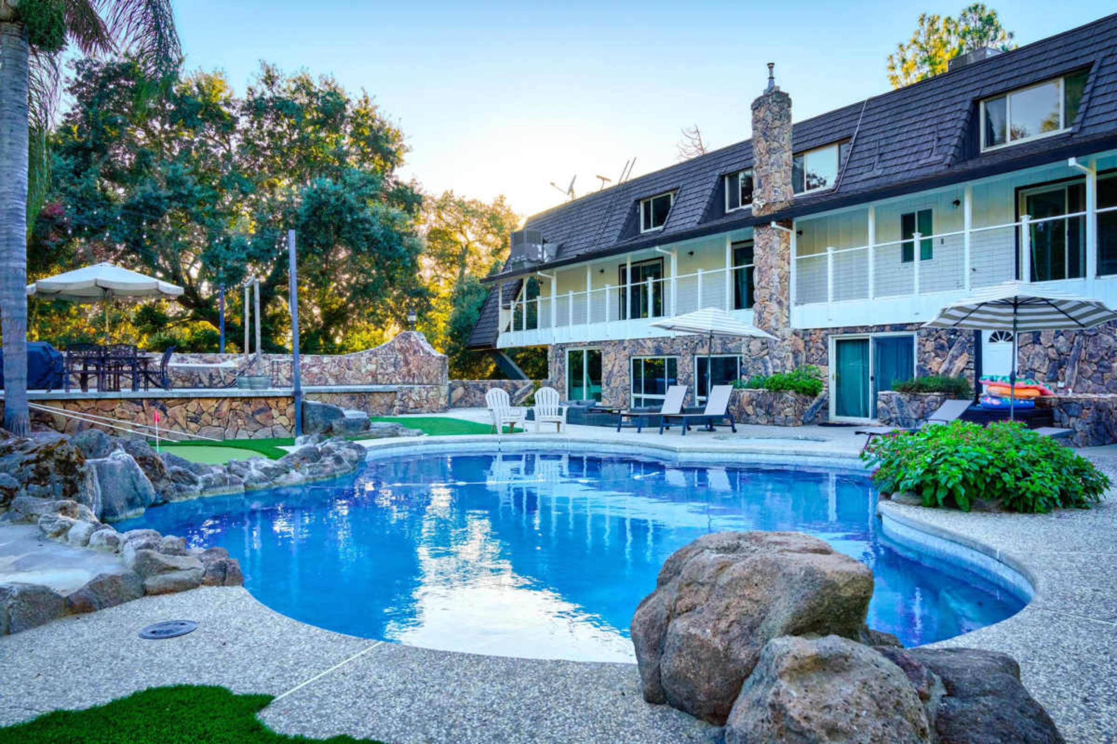 Grand Waterside Estate Image in , Modesto, CA