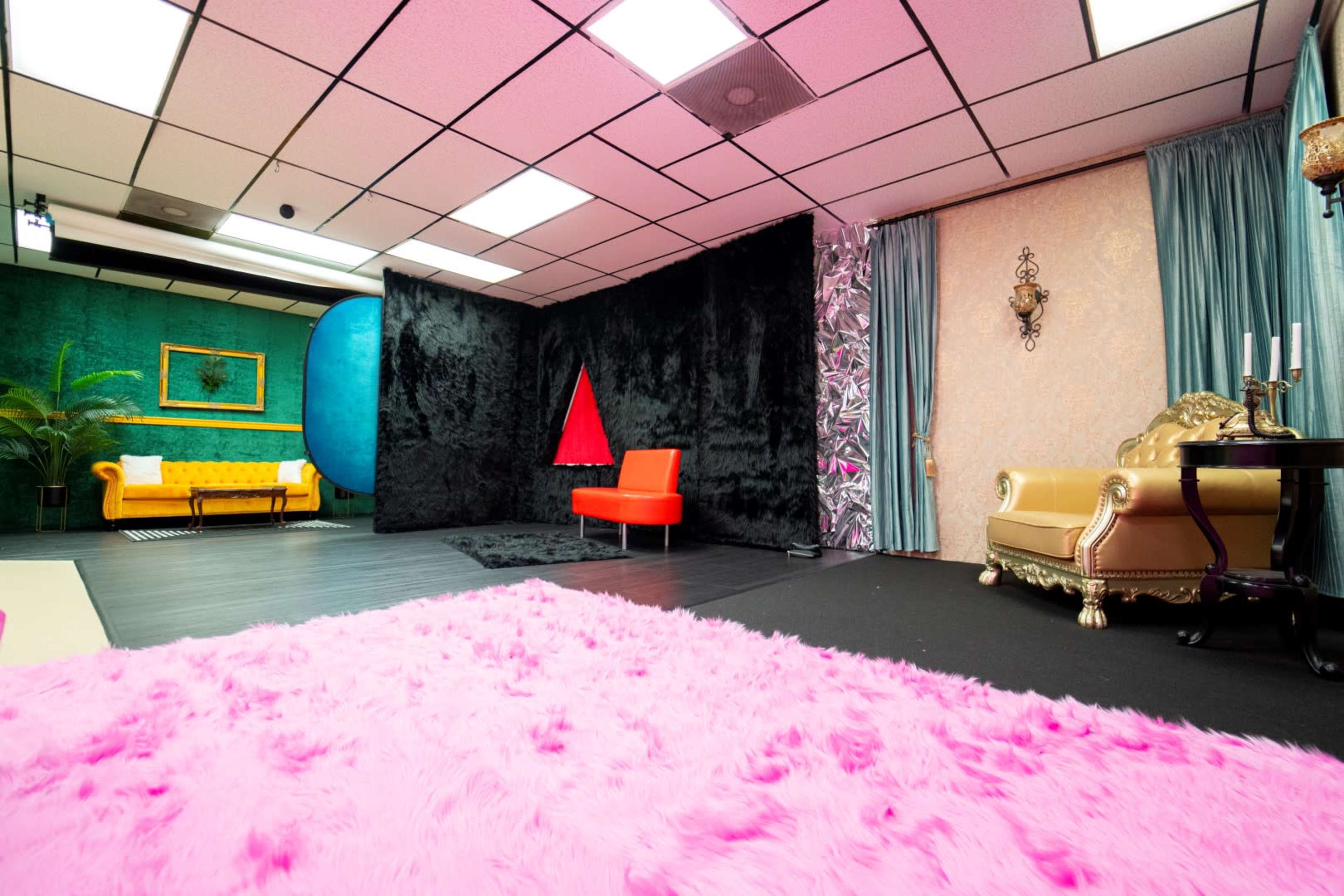 Boutique Photo & Video Studio in the Valley with Creative Sets Image in Canoga Park, Canoga Park, CA