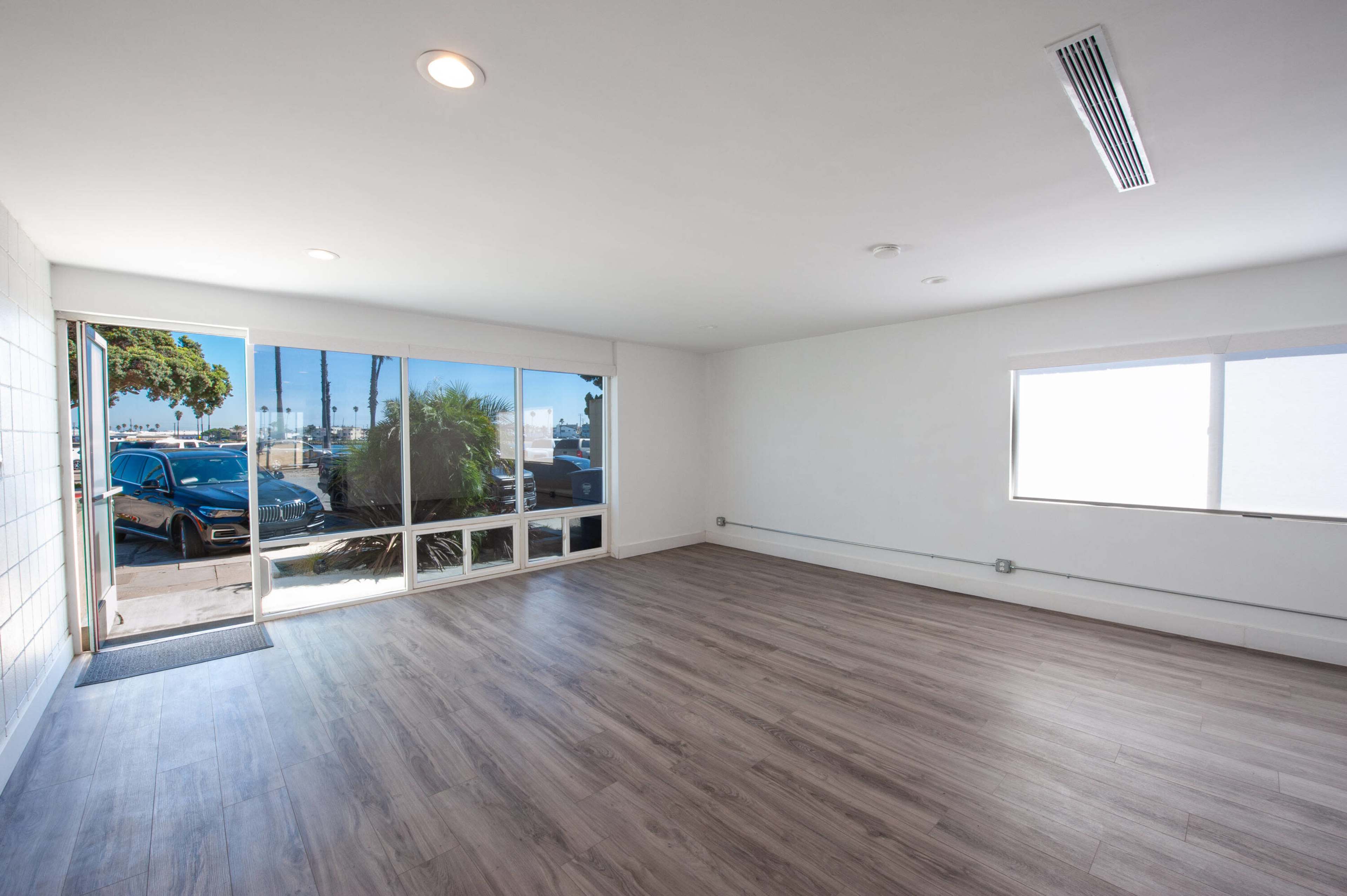 Two-Level Beachfront Building with Ocean Views for Film & Photo Image in Hollywood, Oxnard, CA