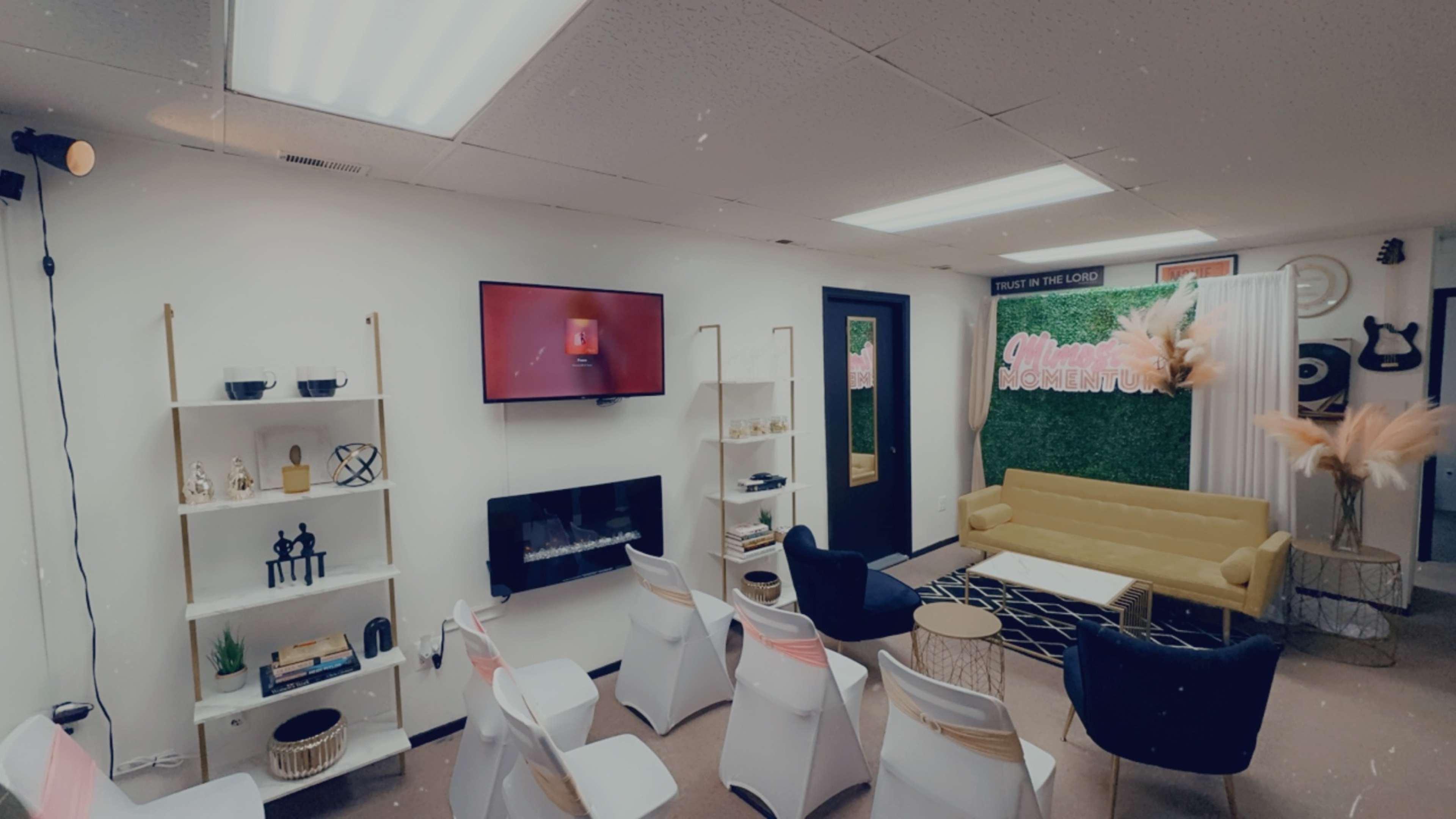 Living Room Vibe: The Perfect Spot for Gatherings, Events, and More Image in St. Clair Shores, St. Clair Shores, MI