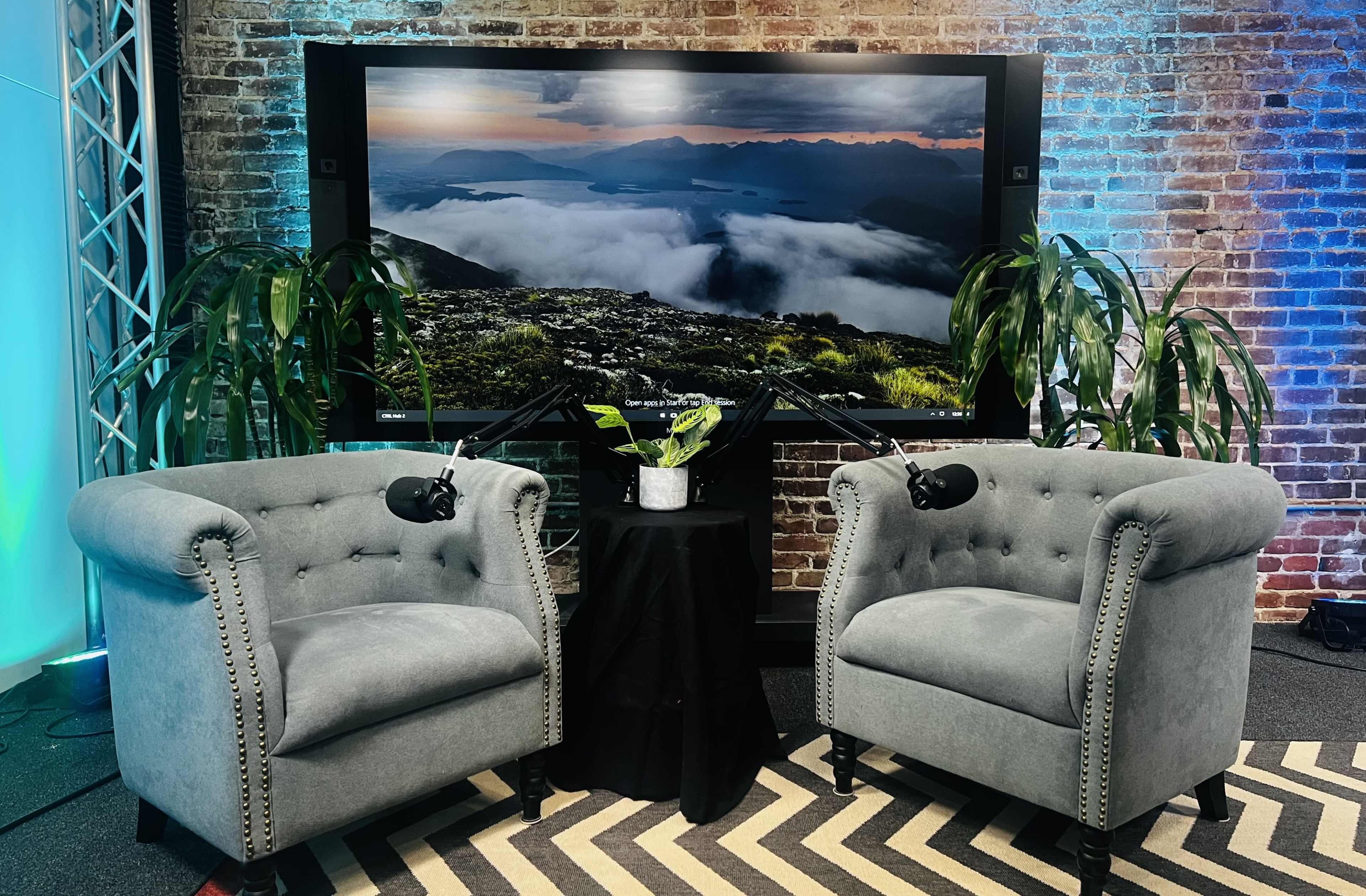 Pre-Lit Podcast Recording Studio- Old Pasadena/ Podcast Space- 3 Cameras - ALL AUDIO EQUIPMENT INCLUDED - Add On Video Services Available! Image in Old Pasadena, Pasadena, CA