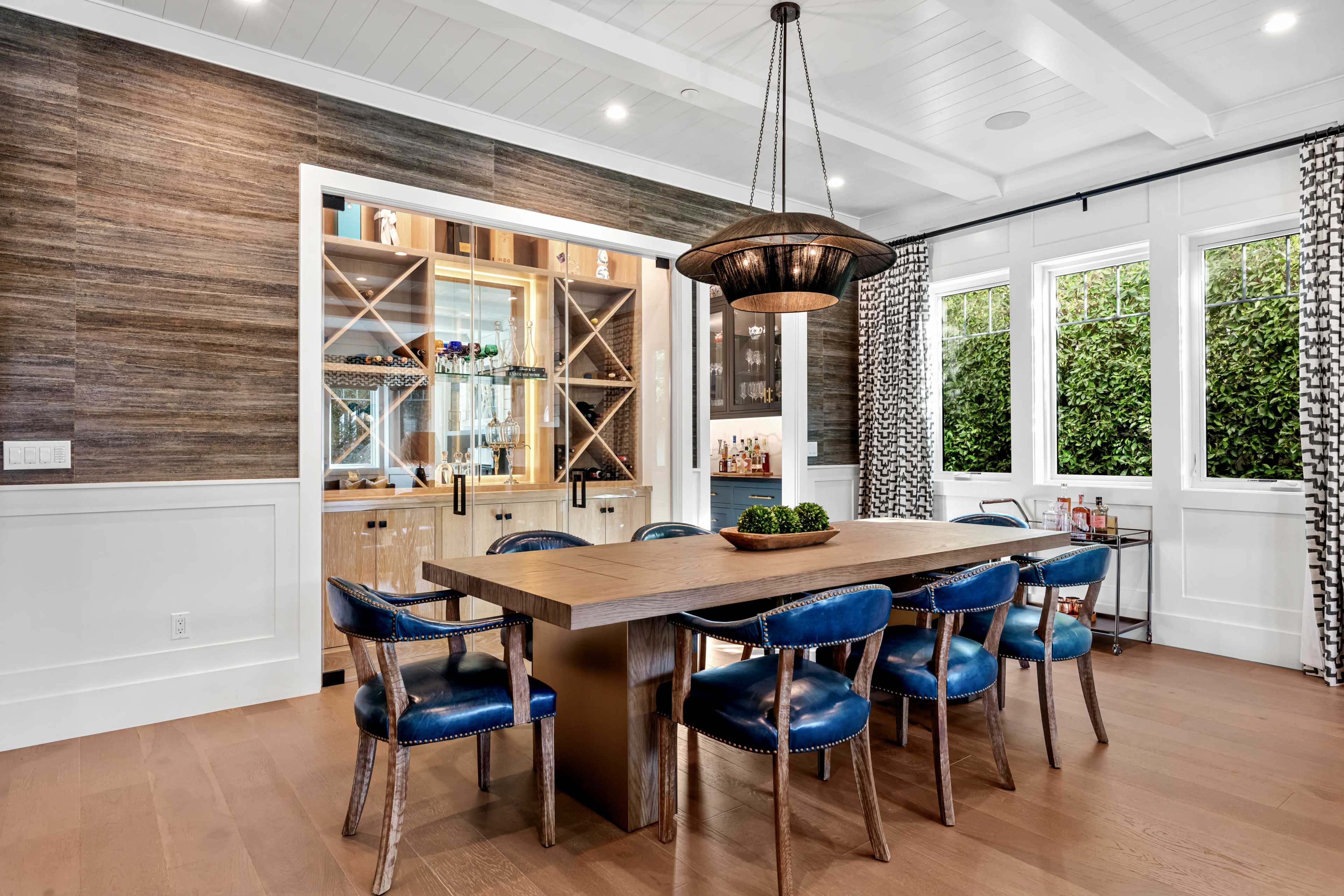 CRISP CONTRAST CALIFORNIA COOL DESIGNER ESTATE Image in Sherman Oaks, Los Angeles, CA