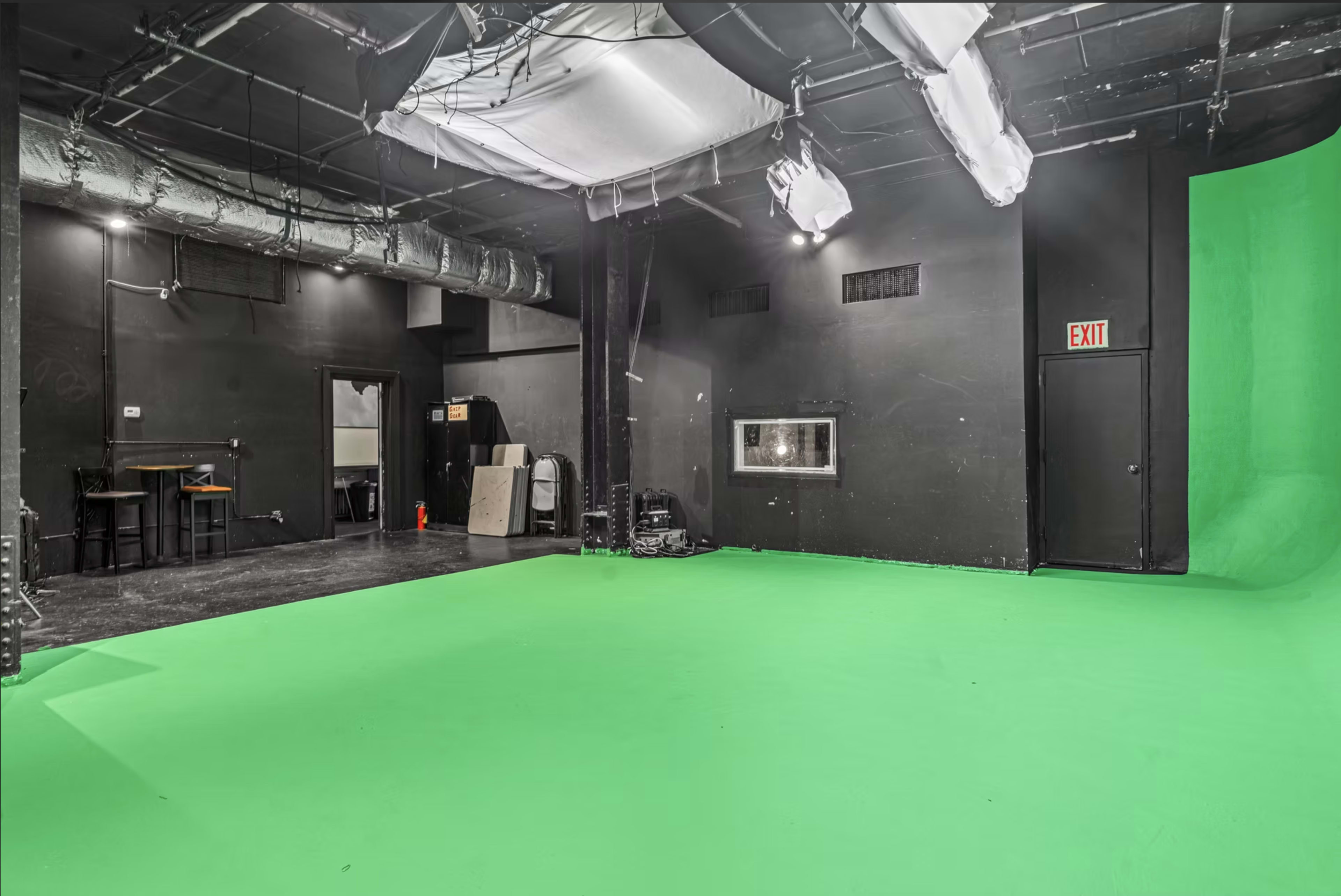 35′×35′ Sound-Proofed Green Screen Stage with Private Greenroom in Midtown NYC Image in Midtown Manhattan, New York, NY