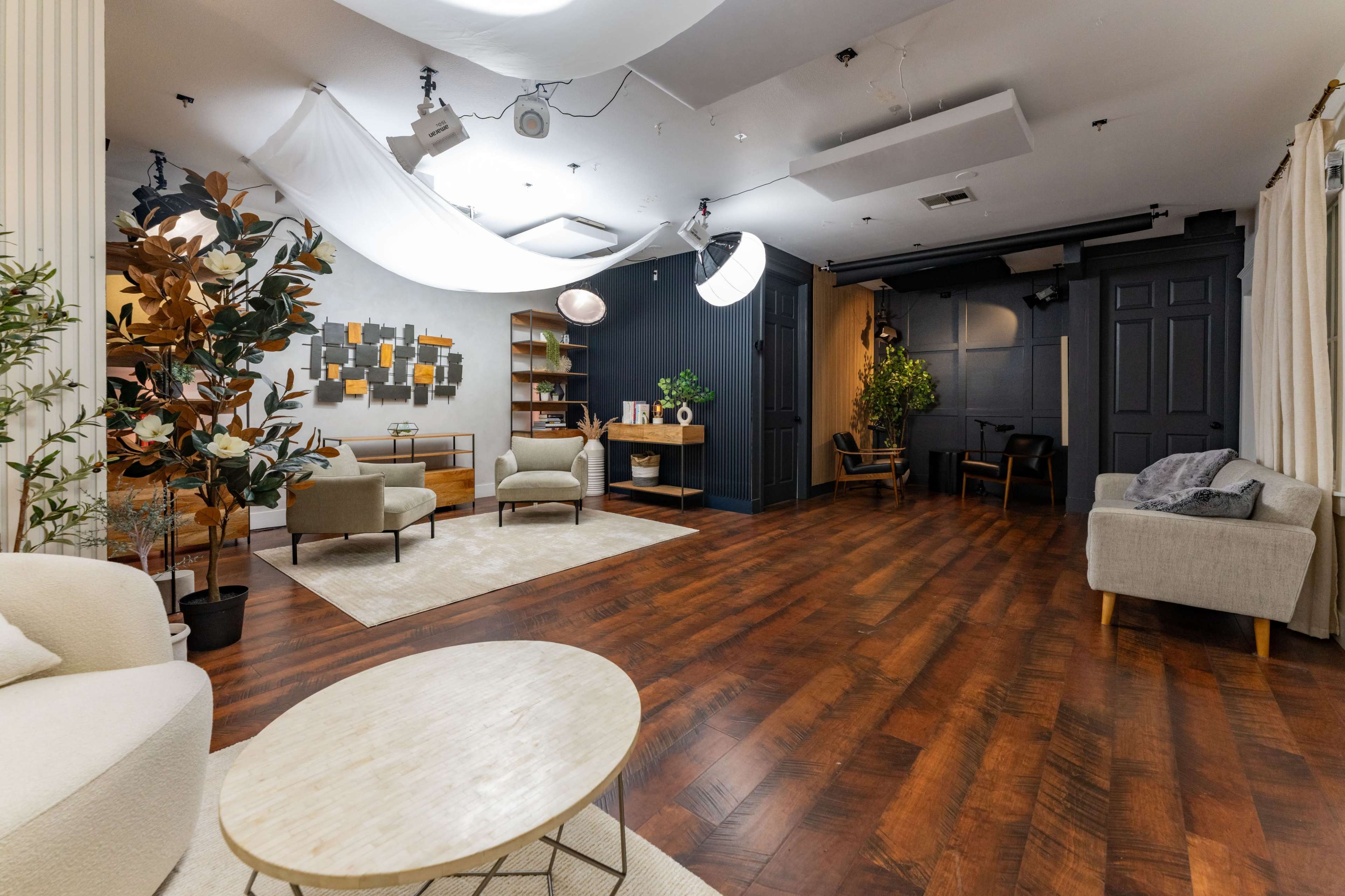 Content Creation Studio - Downtown - Podcast/Video/Photo - Various Lighting Options INCLUDED Image in Treemont, Austin, TX