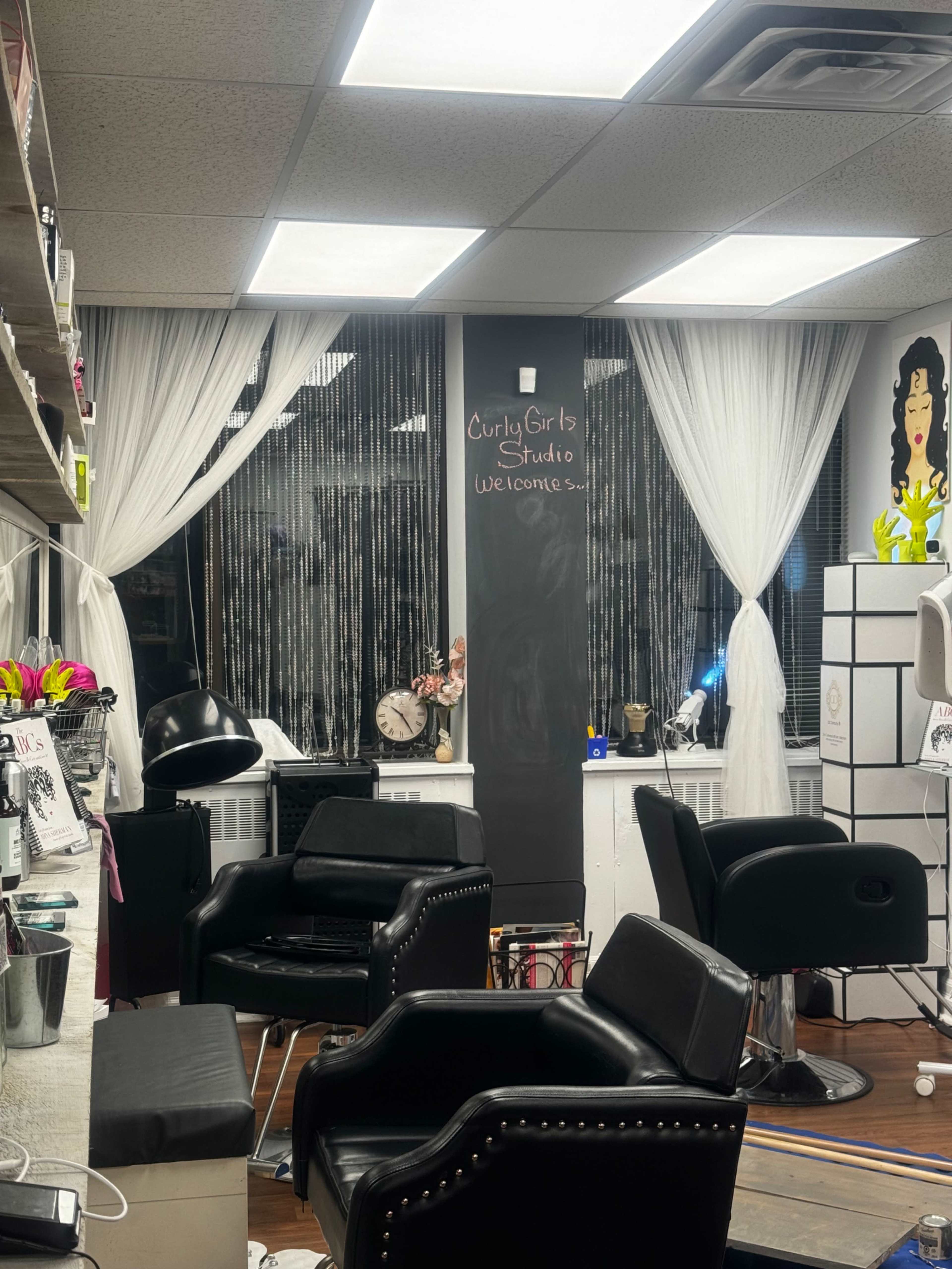 Upper Level Boutique Salon Image in Bedford Park, Toronto, ON