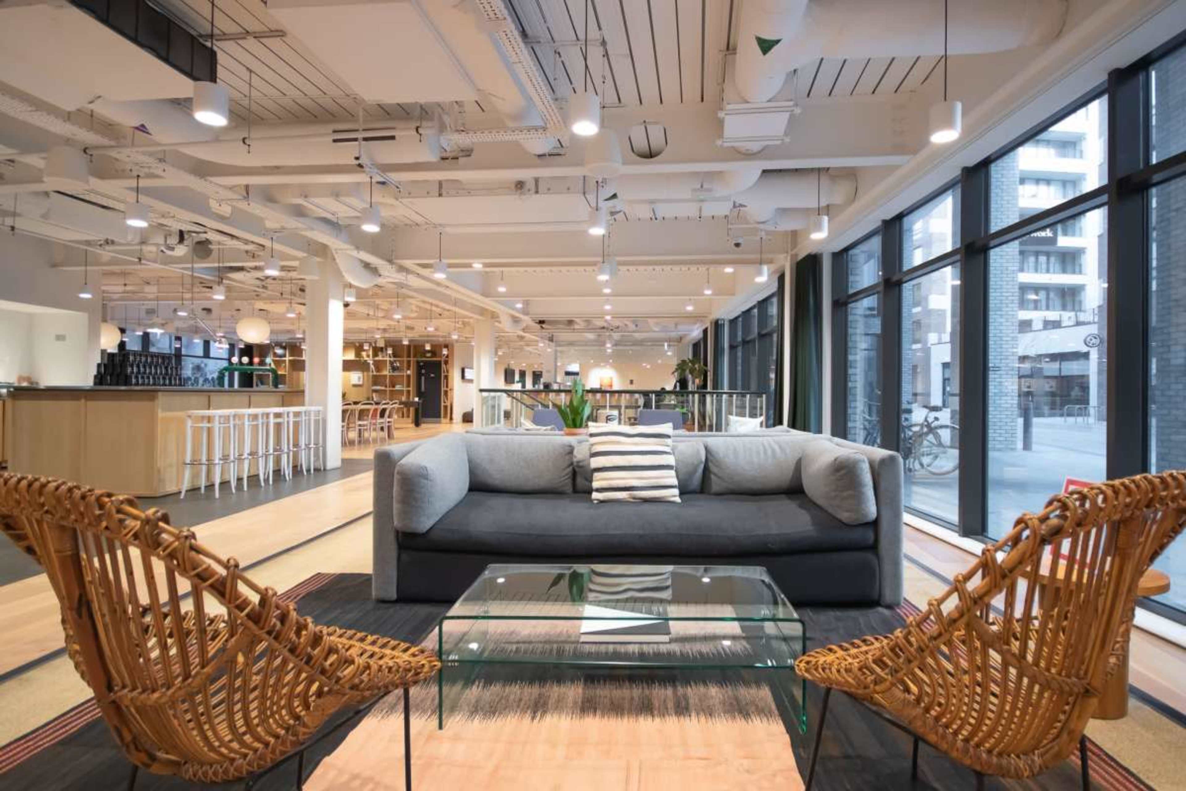 Cozy Room for Focused Work & Collaboration (5A) Image in London, London, ENG