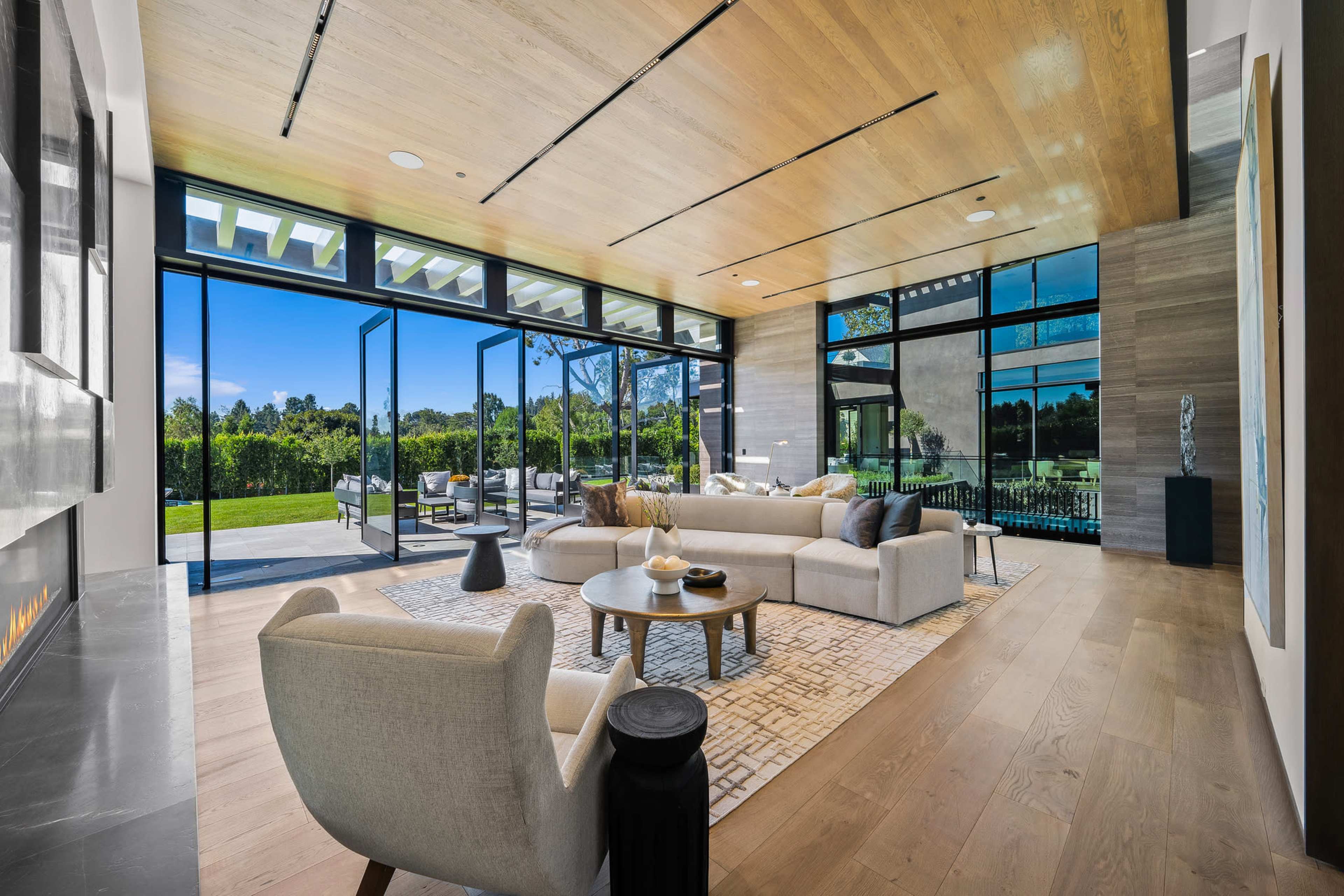 Forza Modern - Suburban High Tech Estate Image in Beverly Glen, Los Angeles, CA