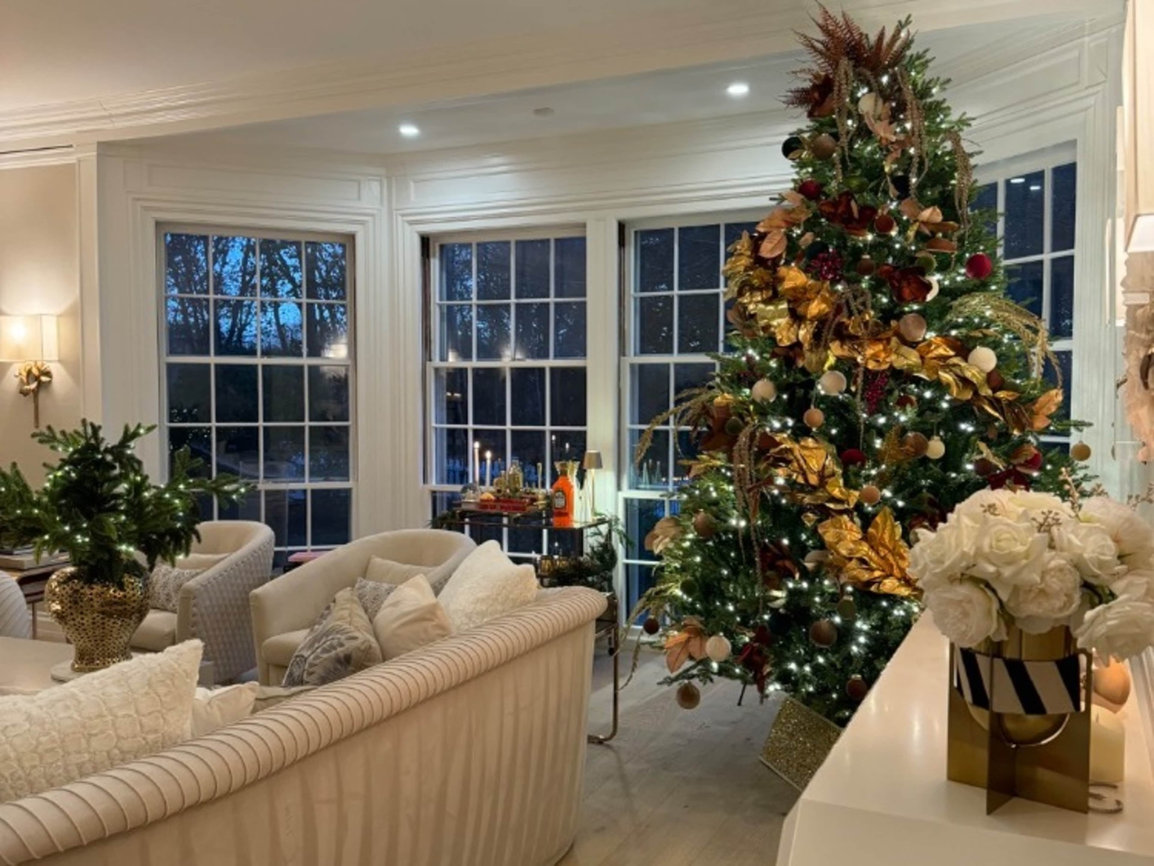 Professional Seasonal Decoration (Per Room)