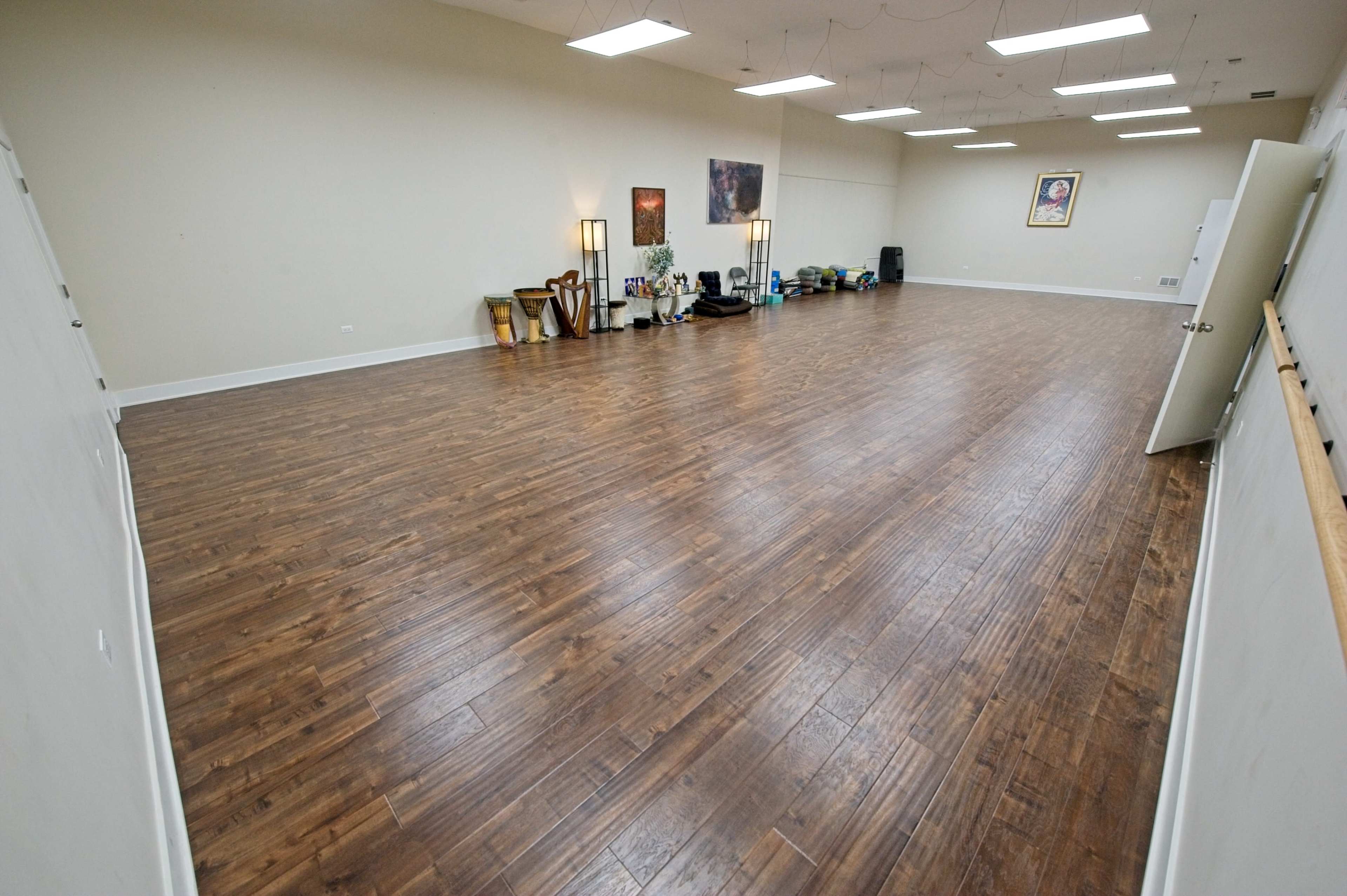 Warm & Inviting Flex-Use Space in a Great Location Image in Norwood Park, Chicago, IL