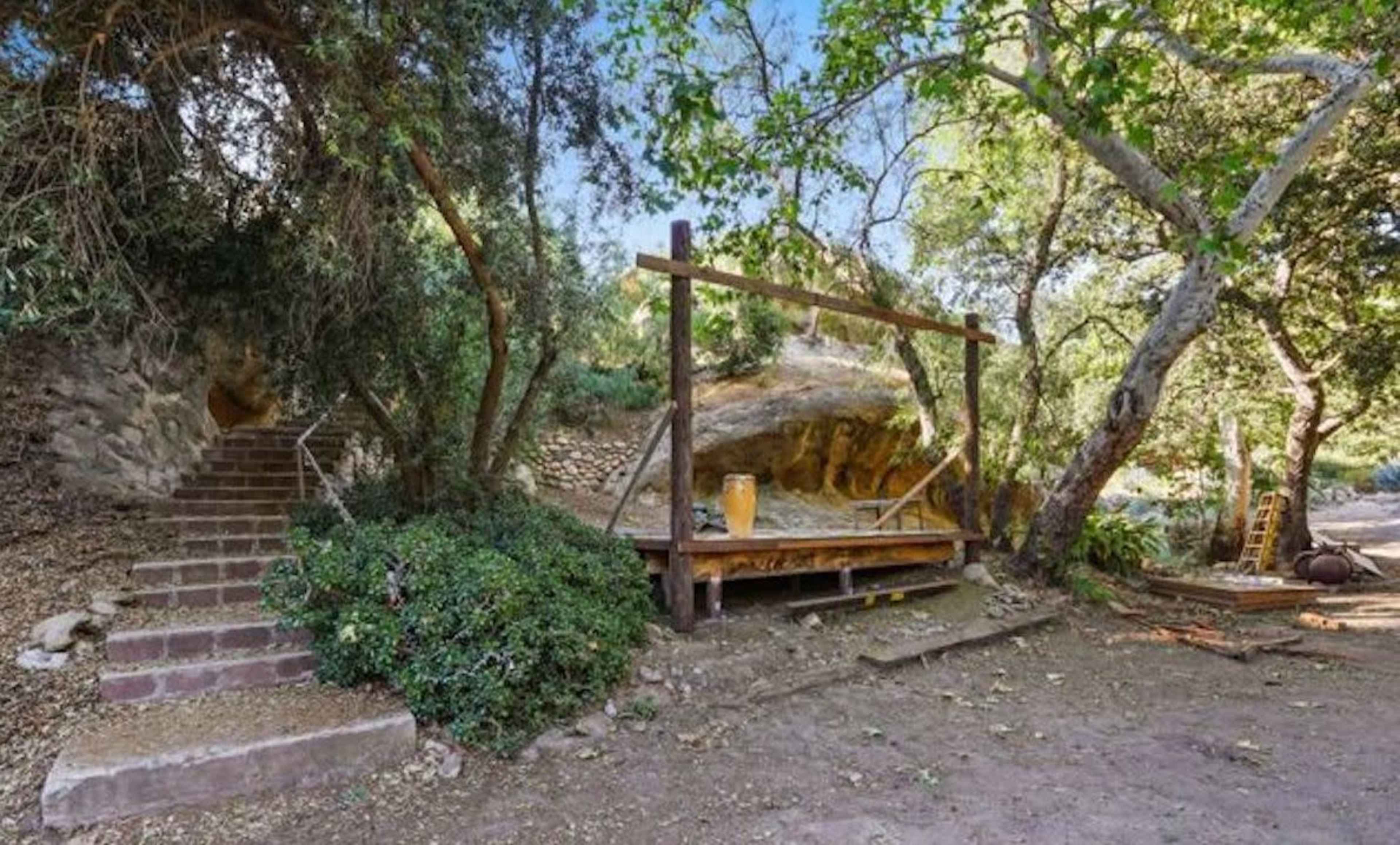 Unique Outdoor space Image in , Canoga Park, CA