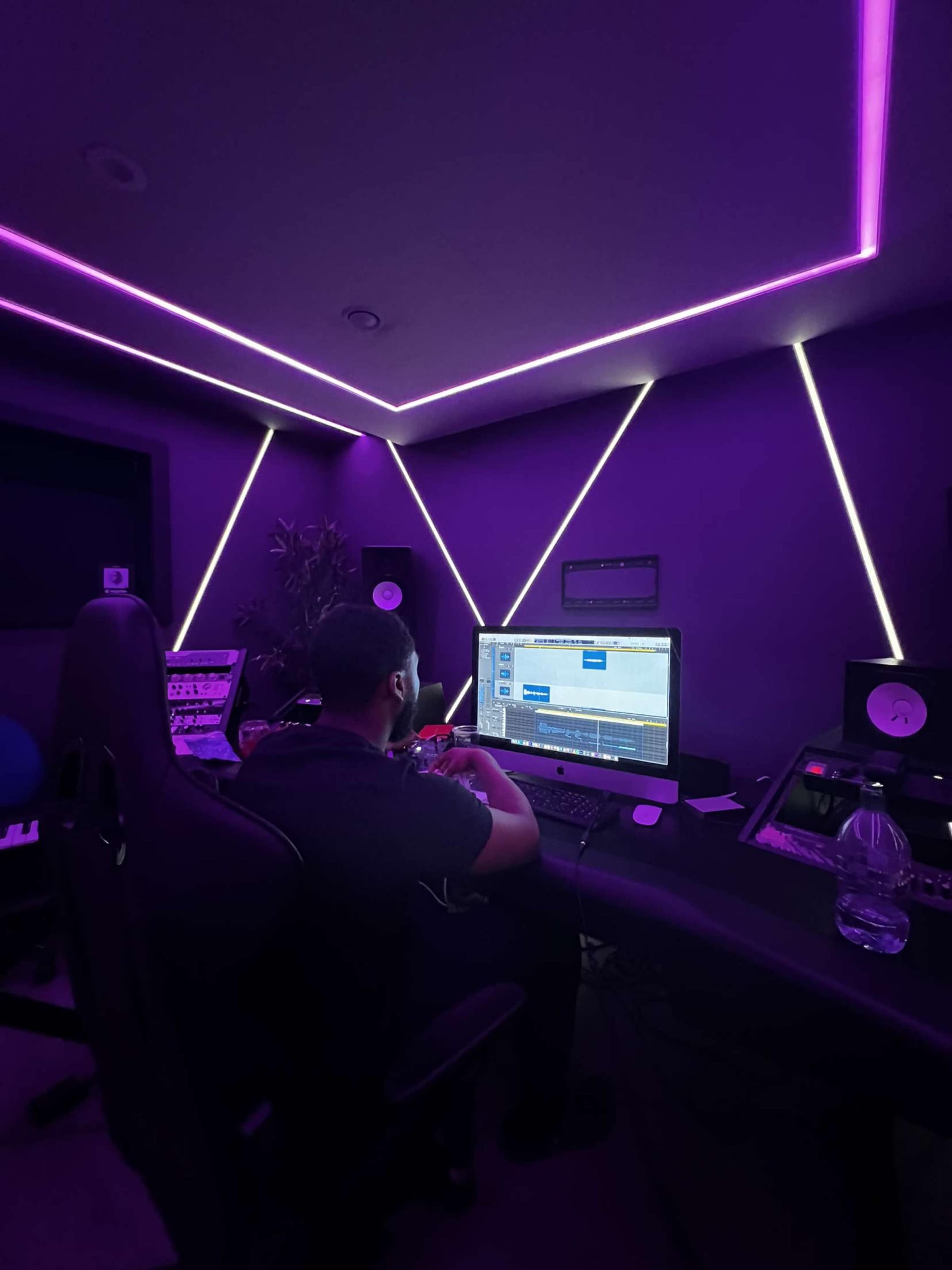 Kews Music Studio | with Engineer Image in Ponders End, London, ENG