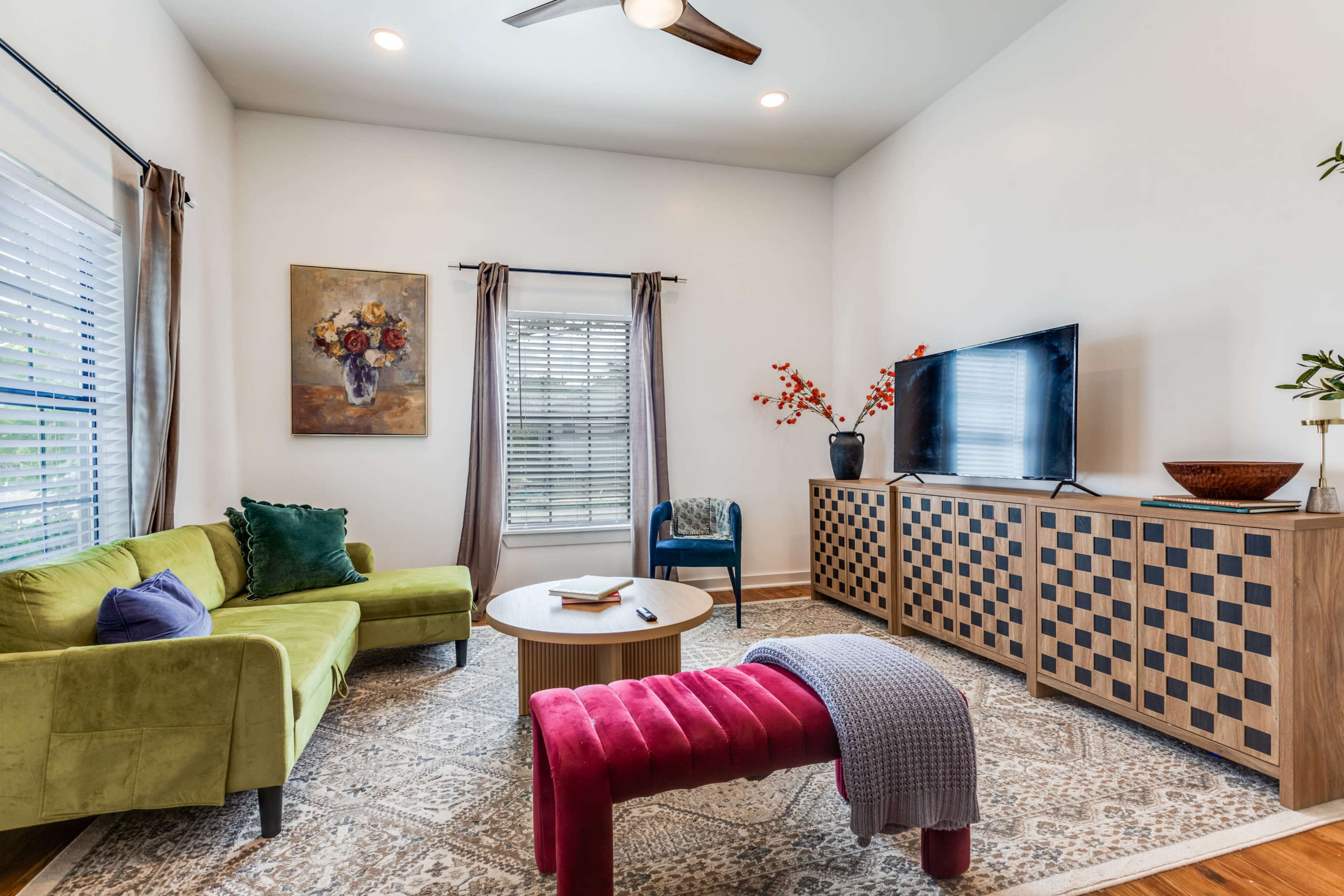 Modern Content & Event House with Tall Ceilings + Natural Light Image in Government Hill, San Antonio, TX