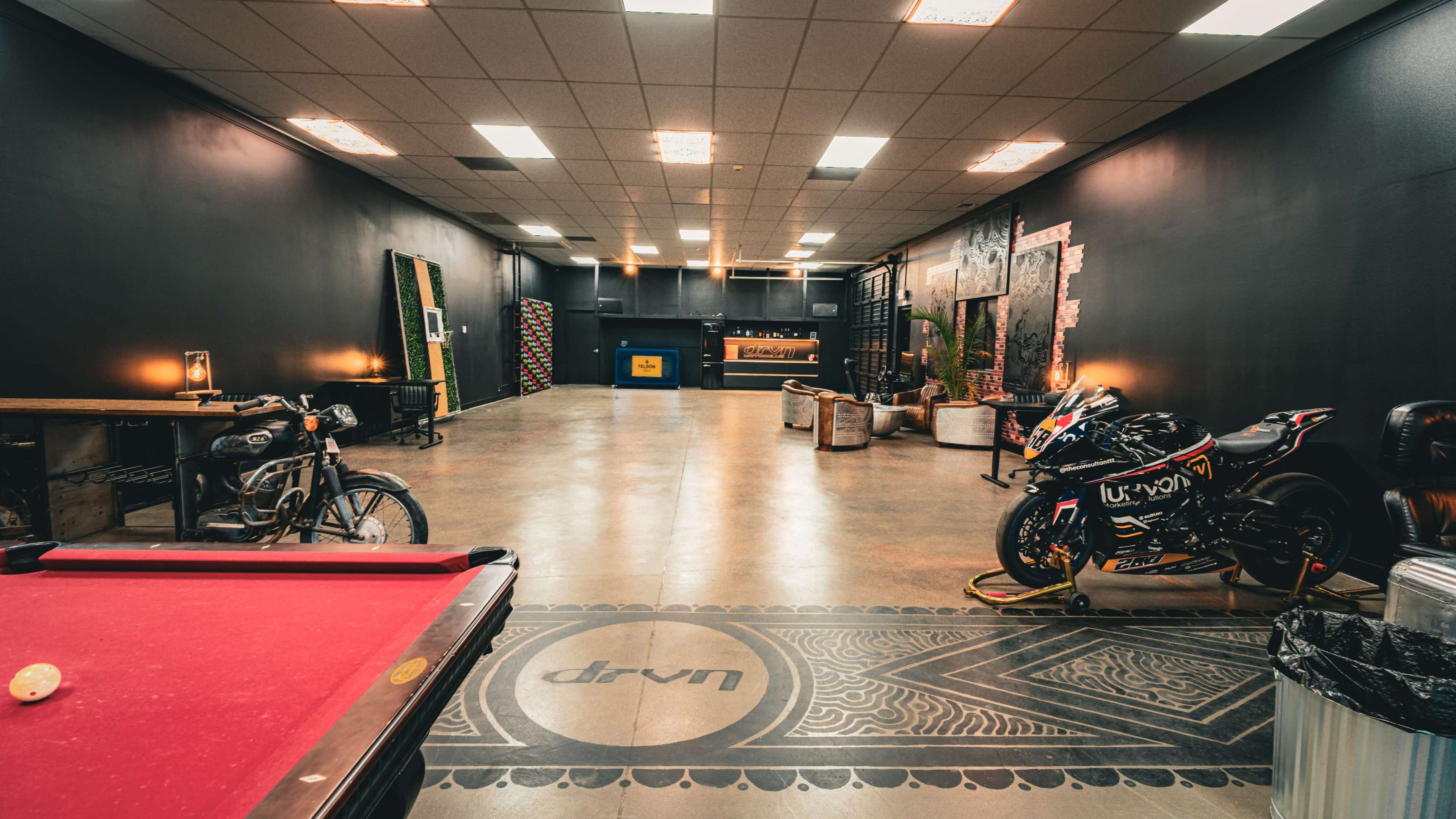 Expansive Urban Loft with Drive-In Access: Ideal for Car Shows, Fashion Events & Film Shoots Image in Winchester, las vegas, NV