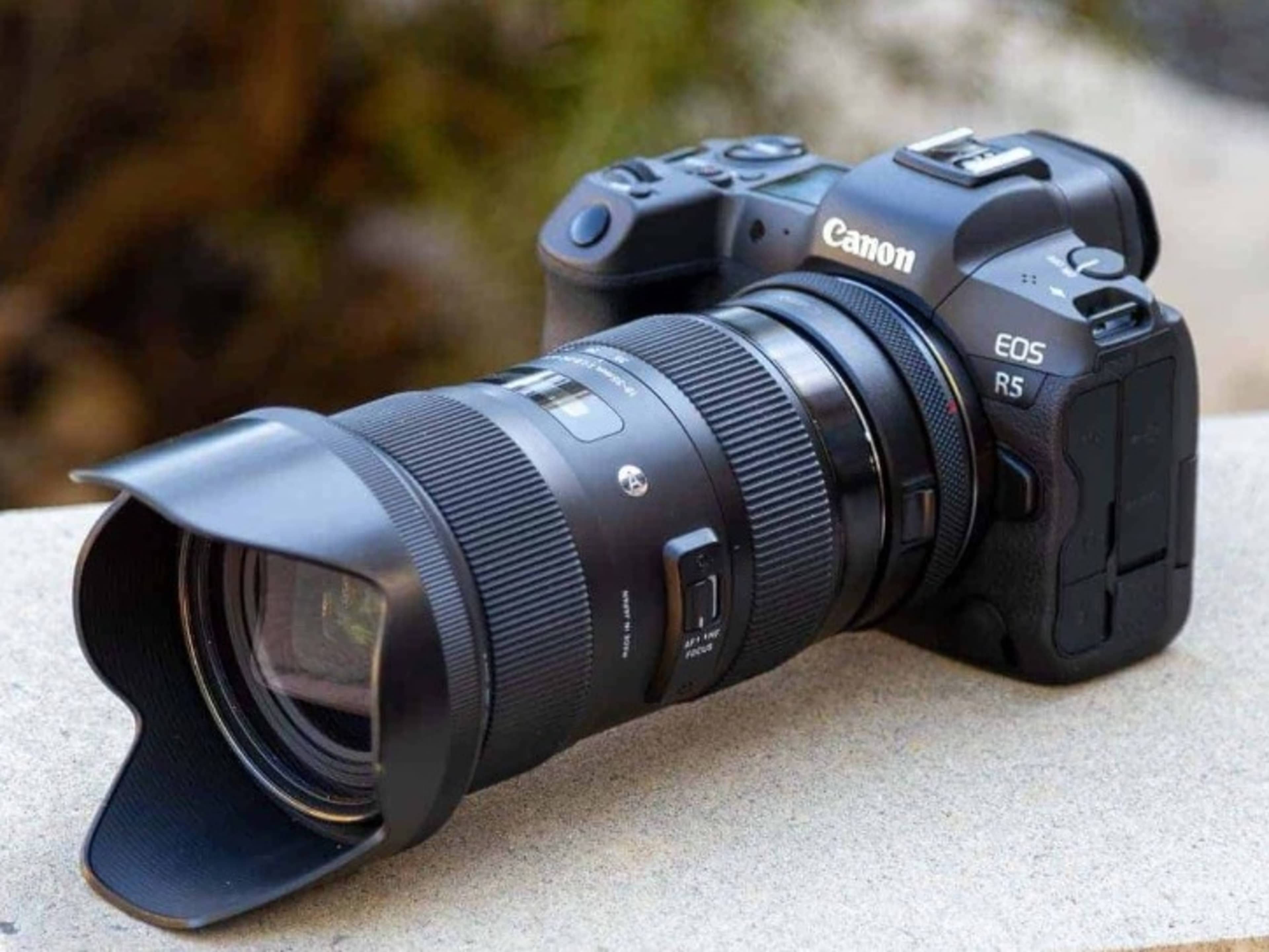 Camera (Canon R5 + Sigma 24-70mm)