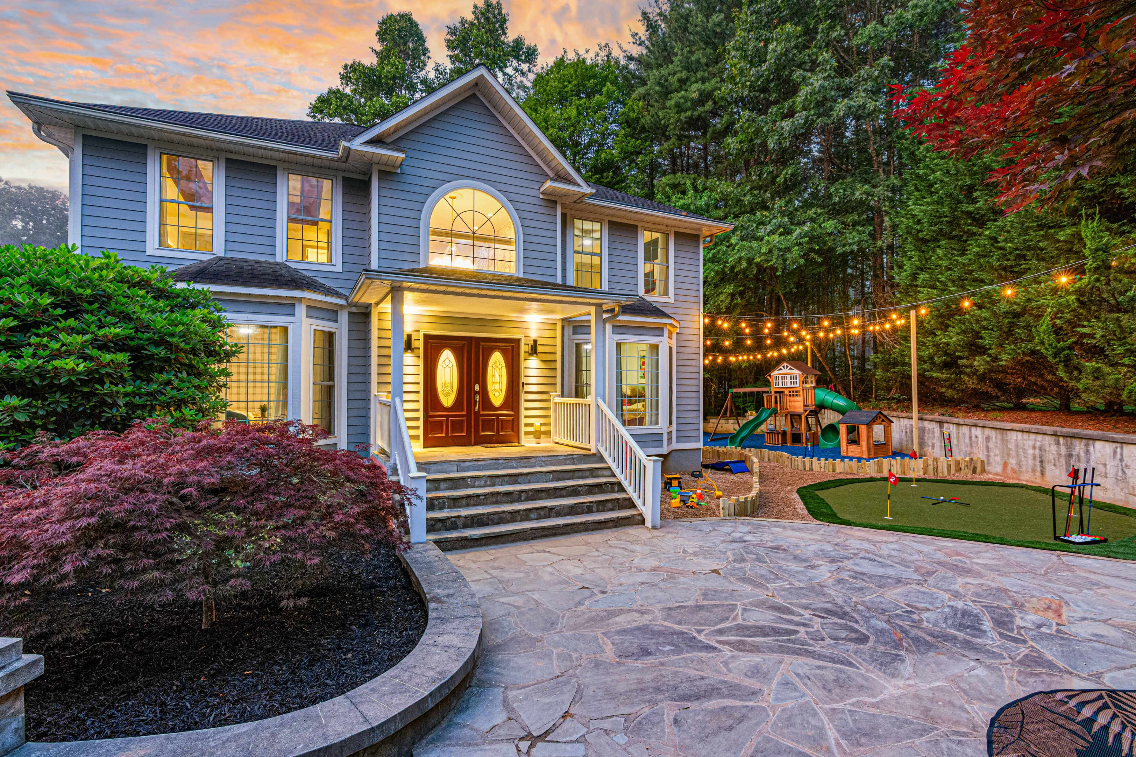 Professionally Designed Large 6 Bedroom Home with Fenced Yard Image in , Asheville, NC