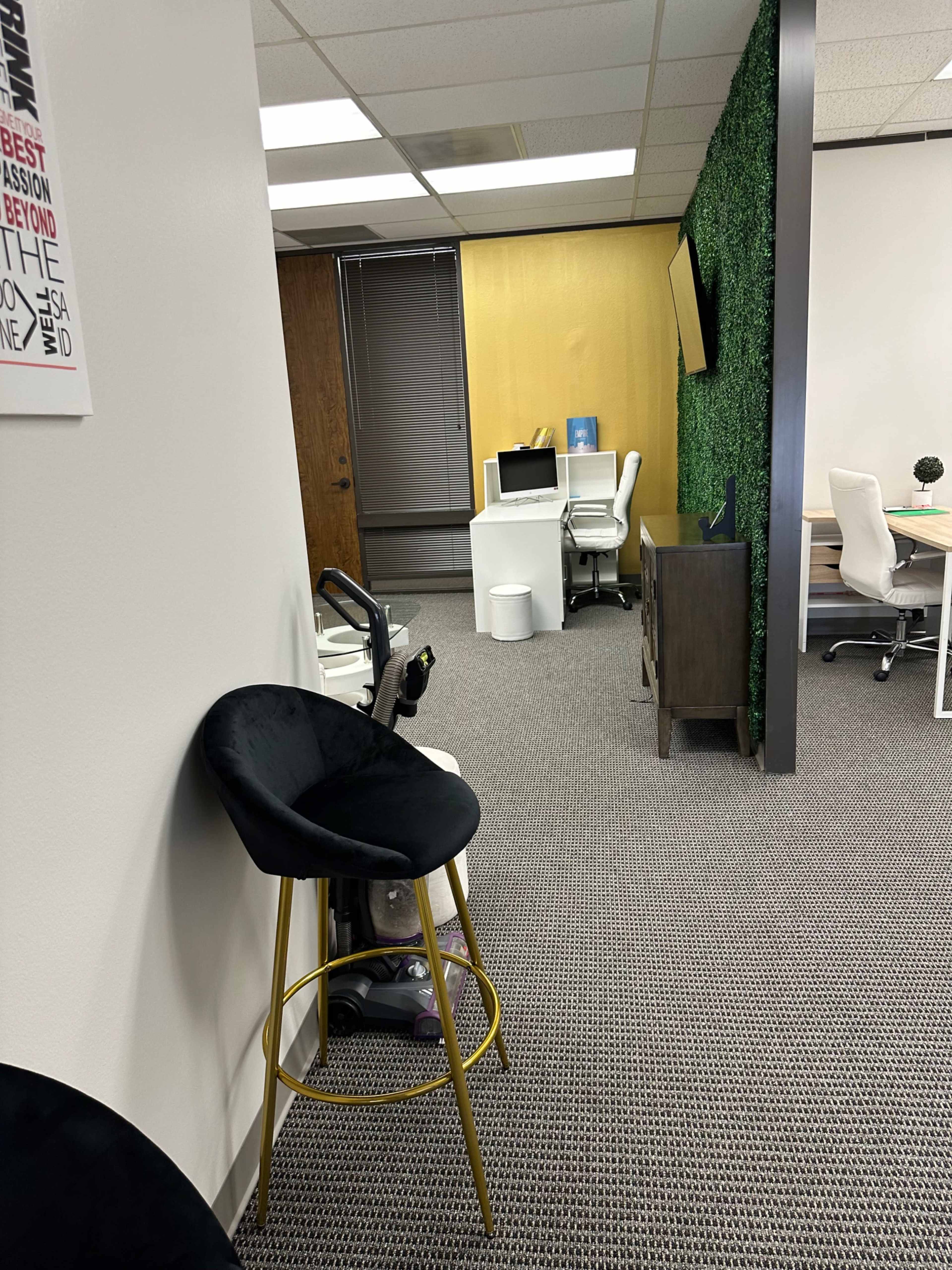 Elegant Urban Office with Stylish Decor and Versatile Spaces Image in Northside, Houston, TX