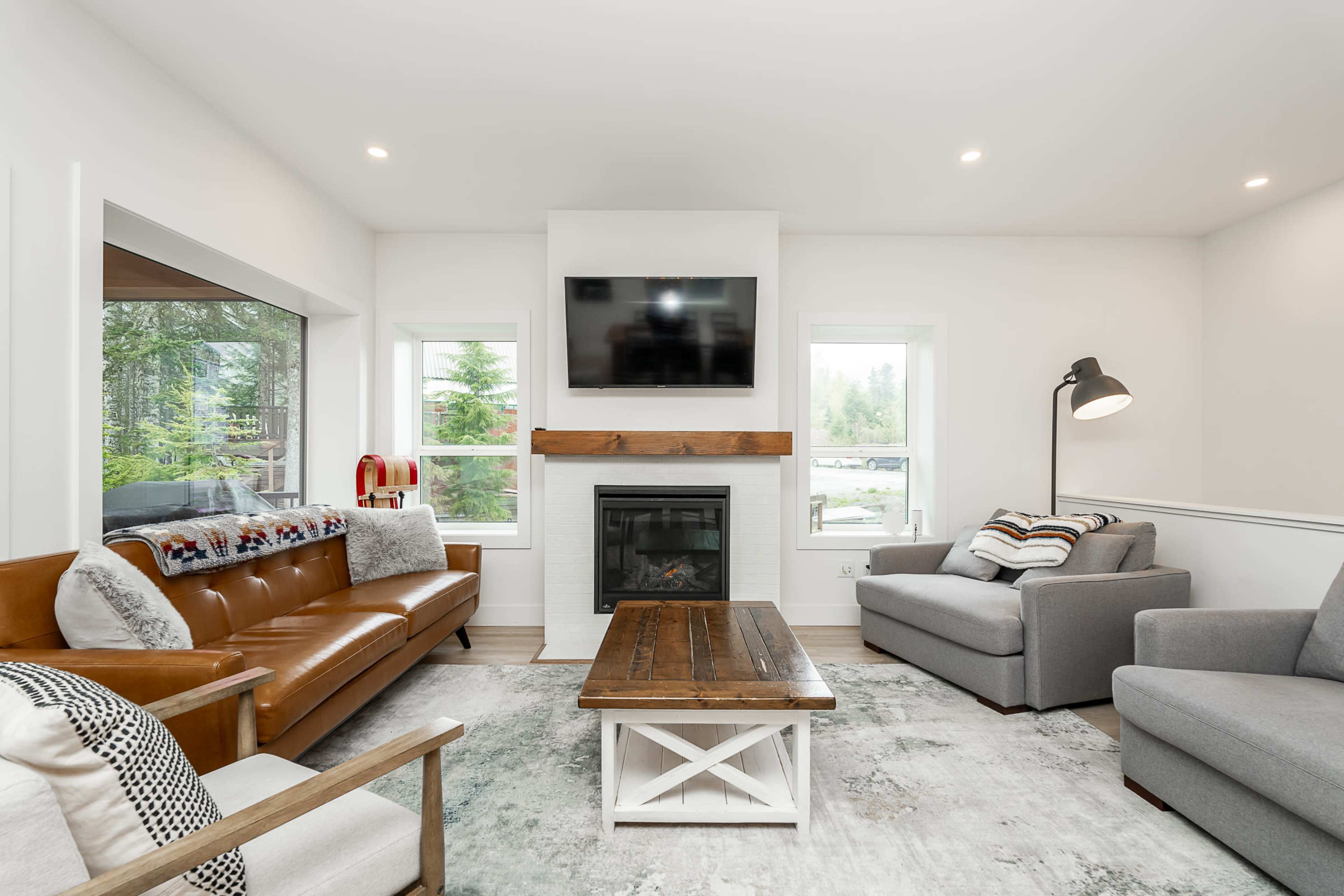 Scenic Modern Farmhouse Cabin in Hemlock Valley (Sasquatch Mountain) Image in , Agassiz, BC