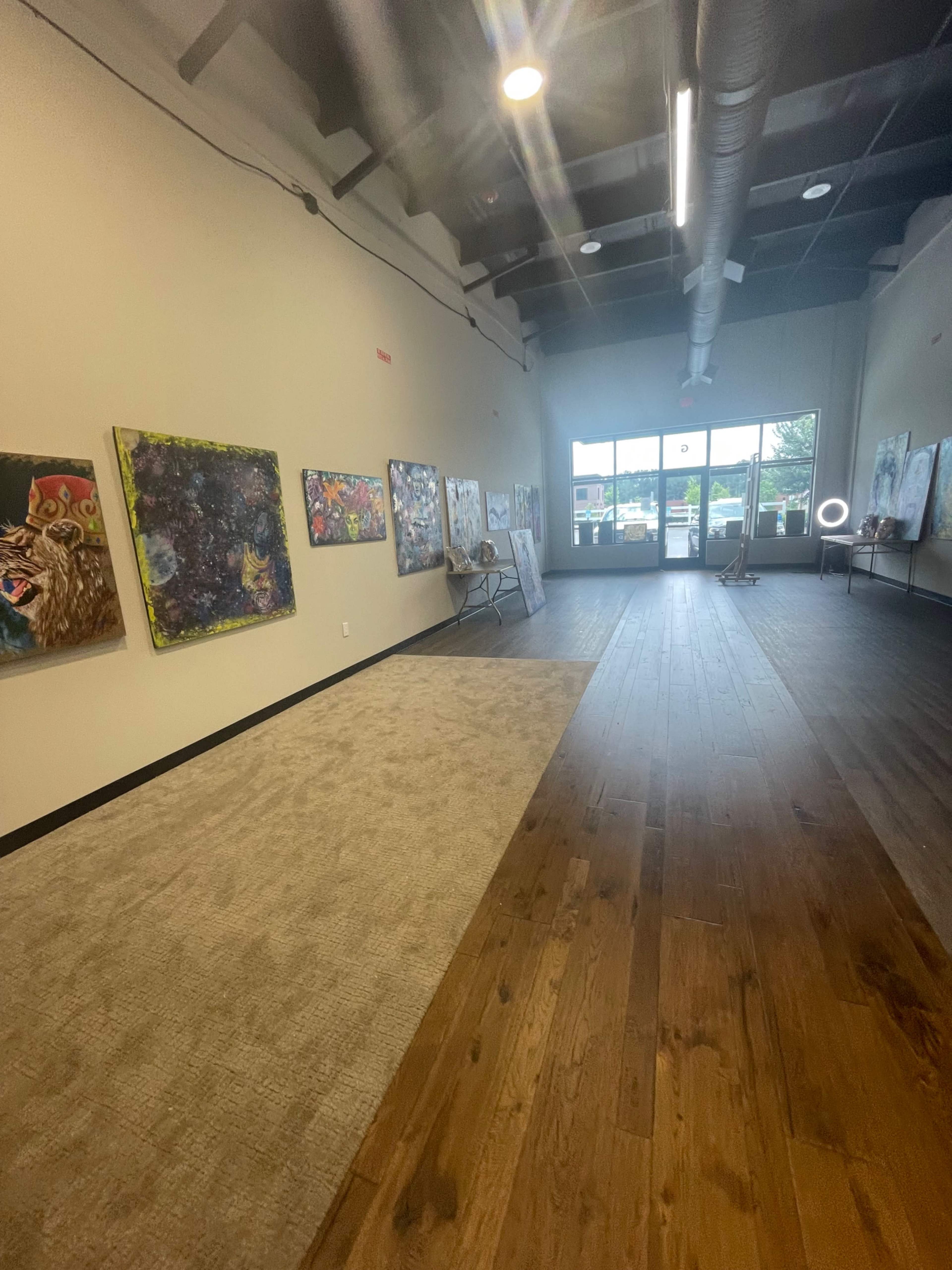 Woodstock Gallery Studio with Artistic Walls, Ideal for Shoots & Filming Image in Woodstock, Woodstock, GA