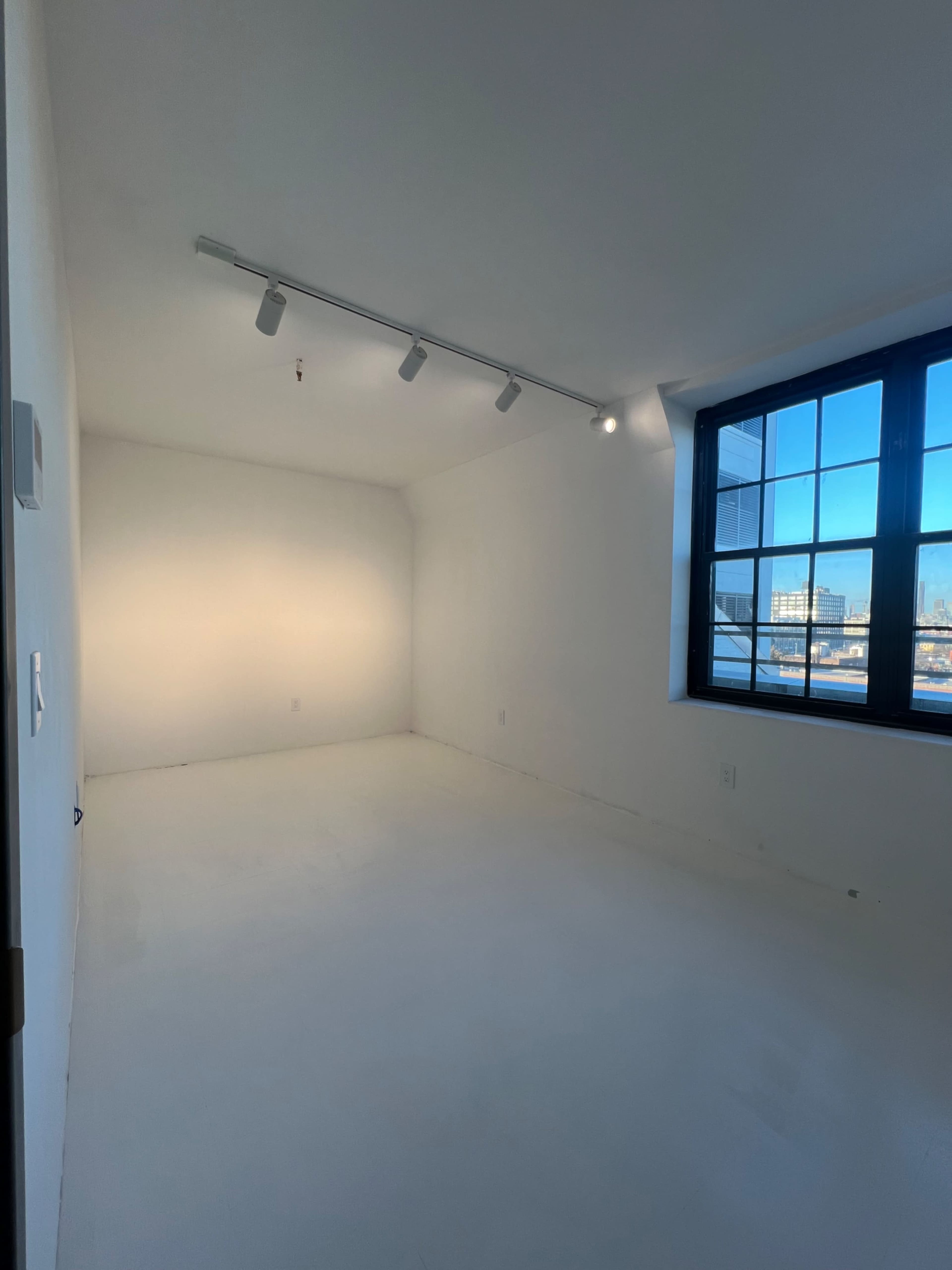 Bright Versatile Photo Studio with Amenities | Perfect for Creatives Image in Sunset Park, BROOKLYN, NY