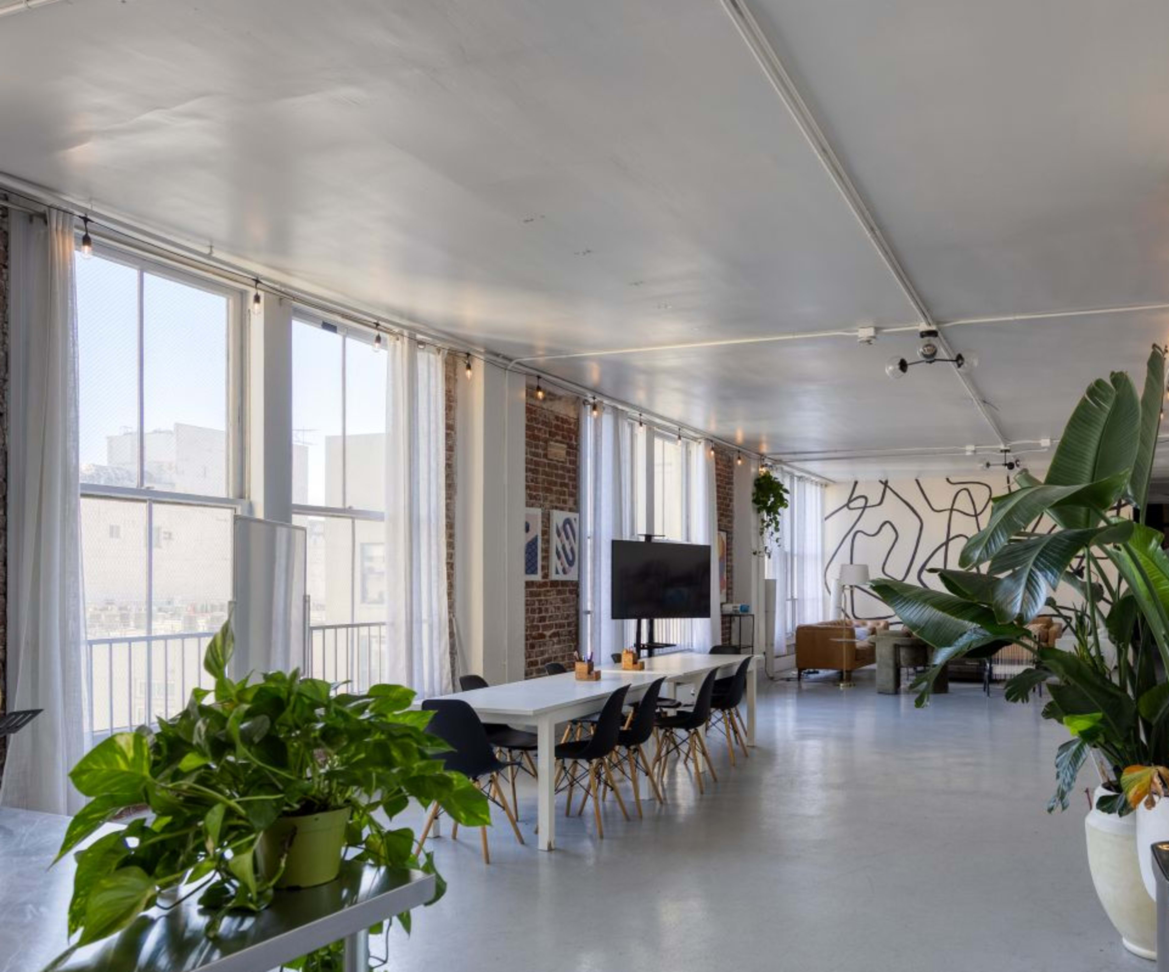 Spacious NYC Modern & Historic Downtown Creative Loft for Meeting Image in Downtown, Los Angeles, CA