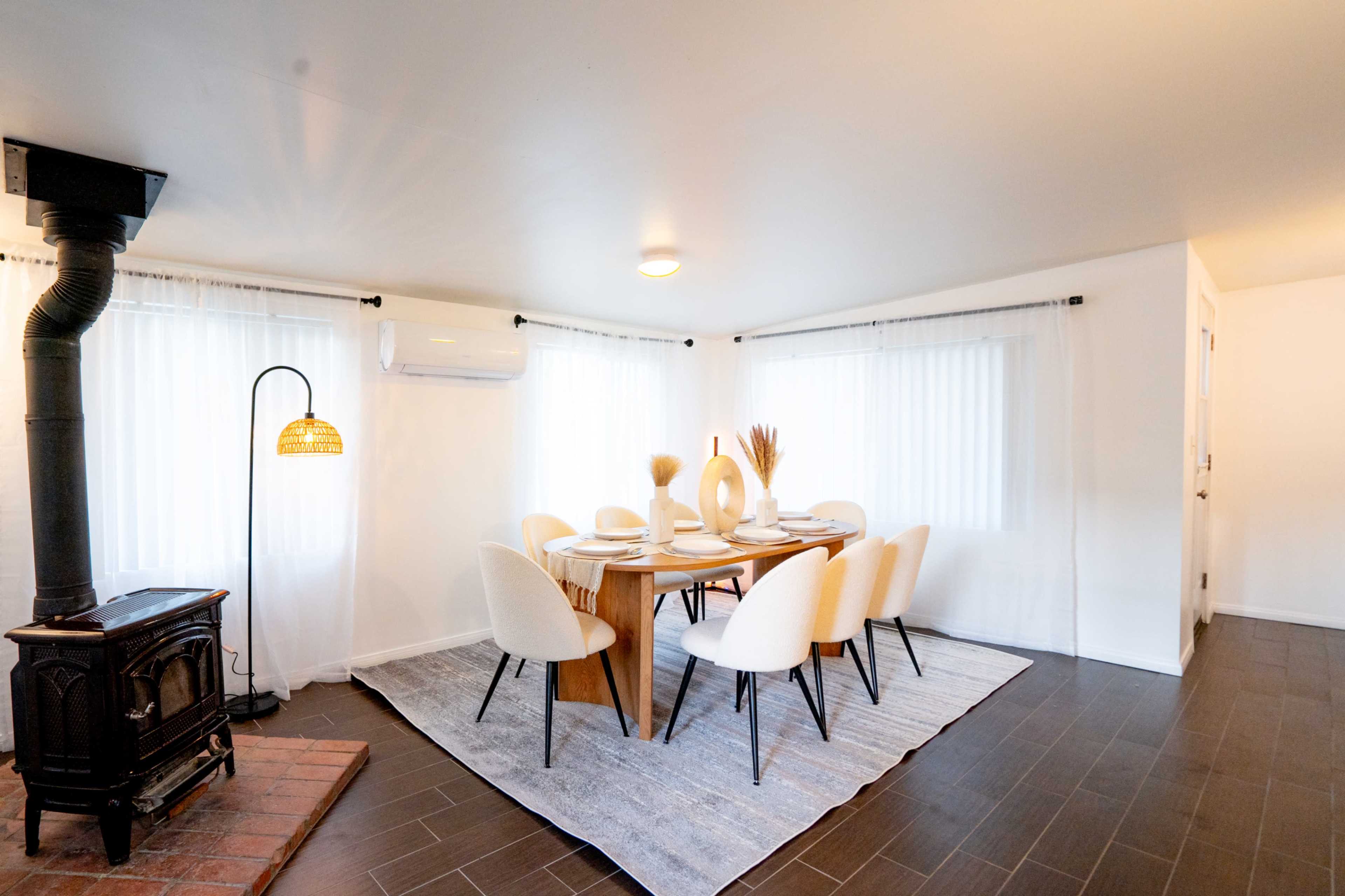 Cozy 4 bedroom and 2 baths in west palmdale Image in Desert View Highlands, palmdale, CA
