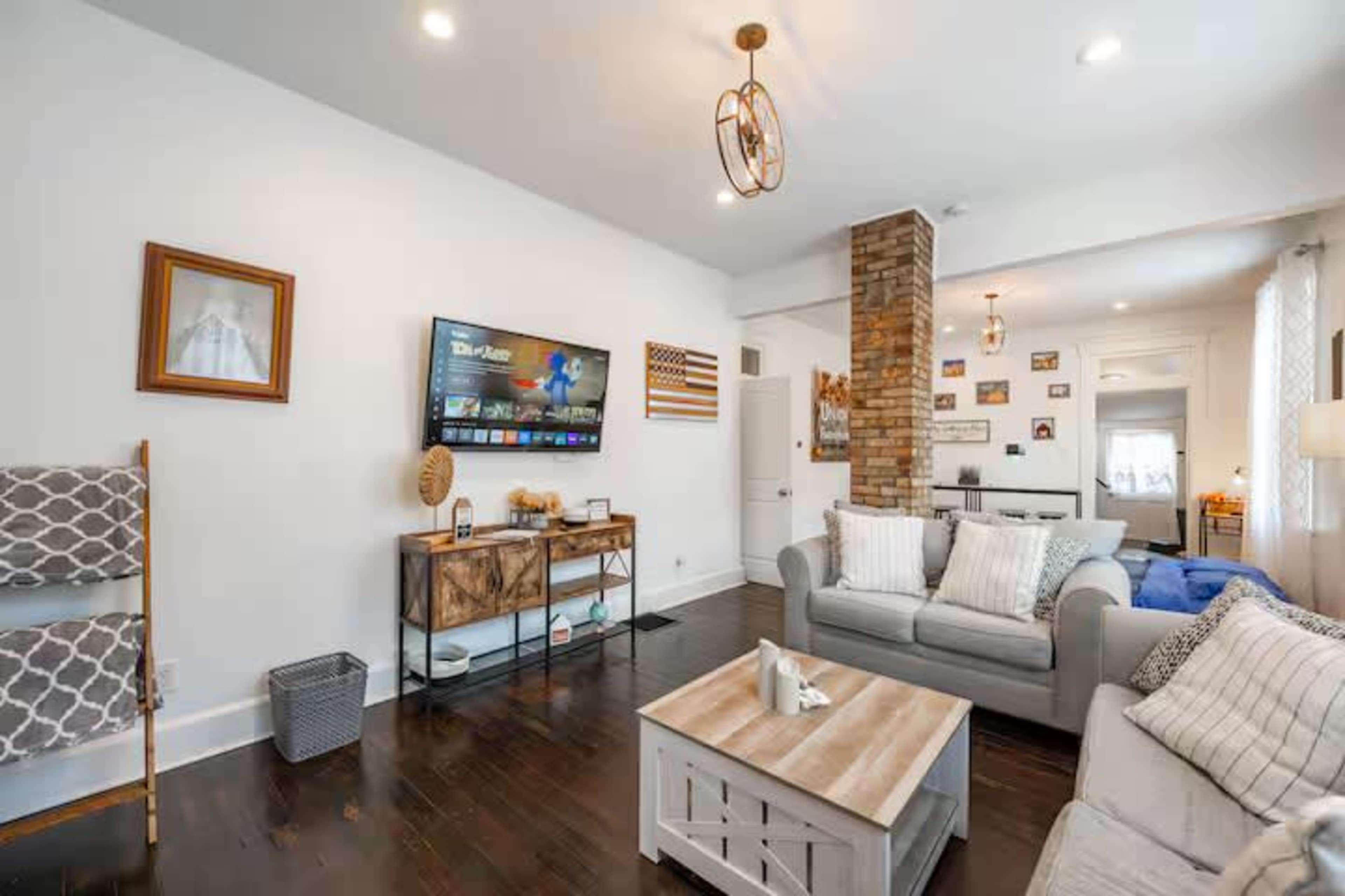 Downtown, Open space Farmhouse Image in Old Southside, Indianapolis, IN