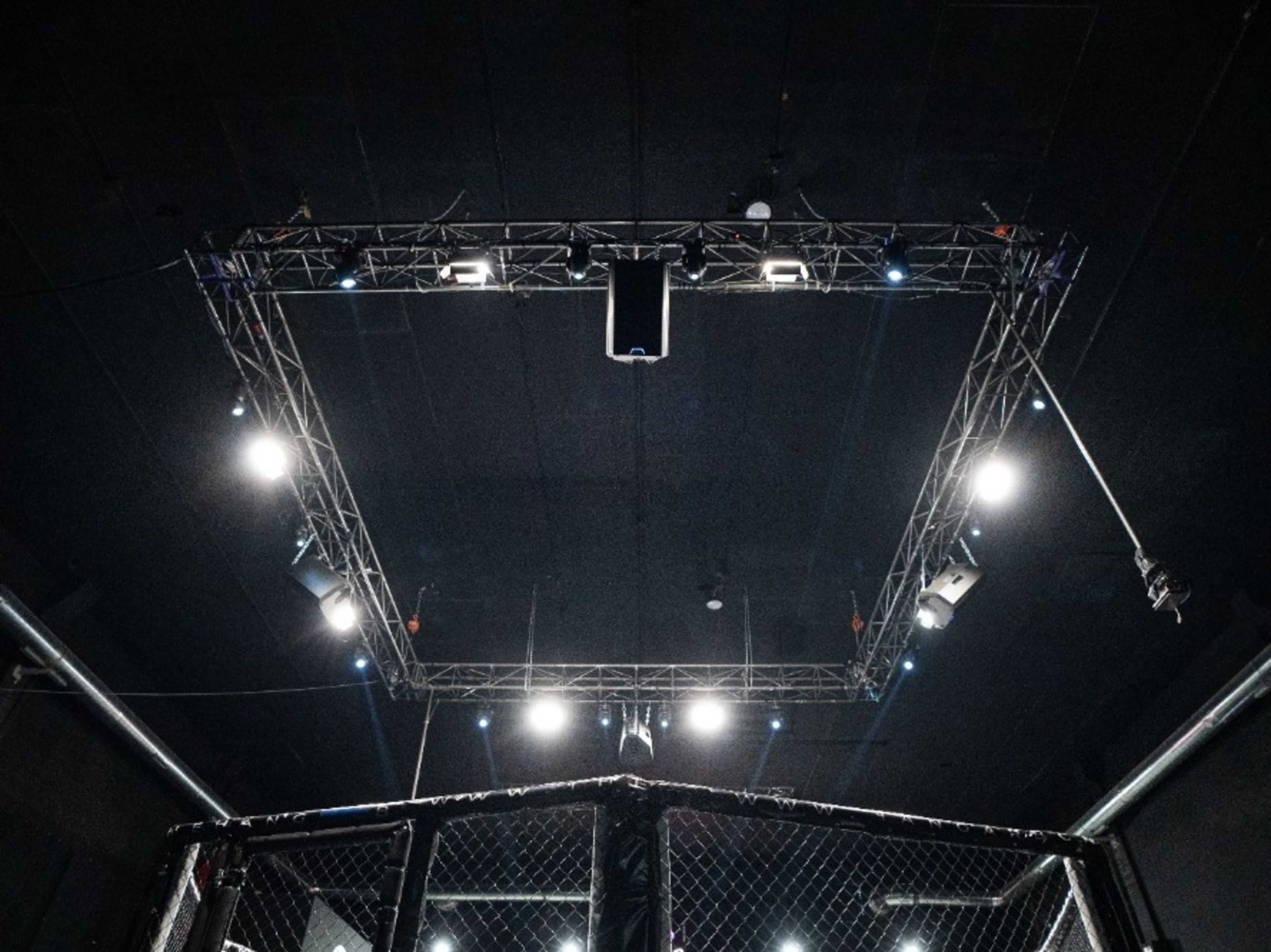 8 × 8 m mobile ceiling