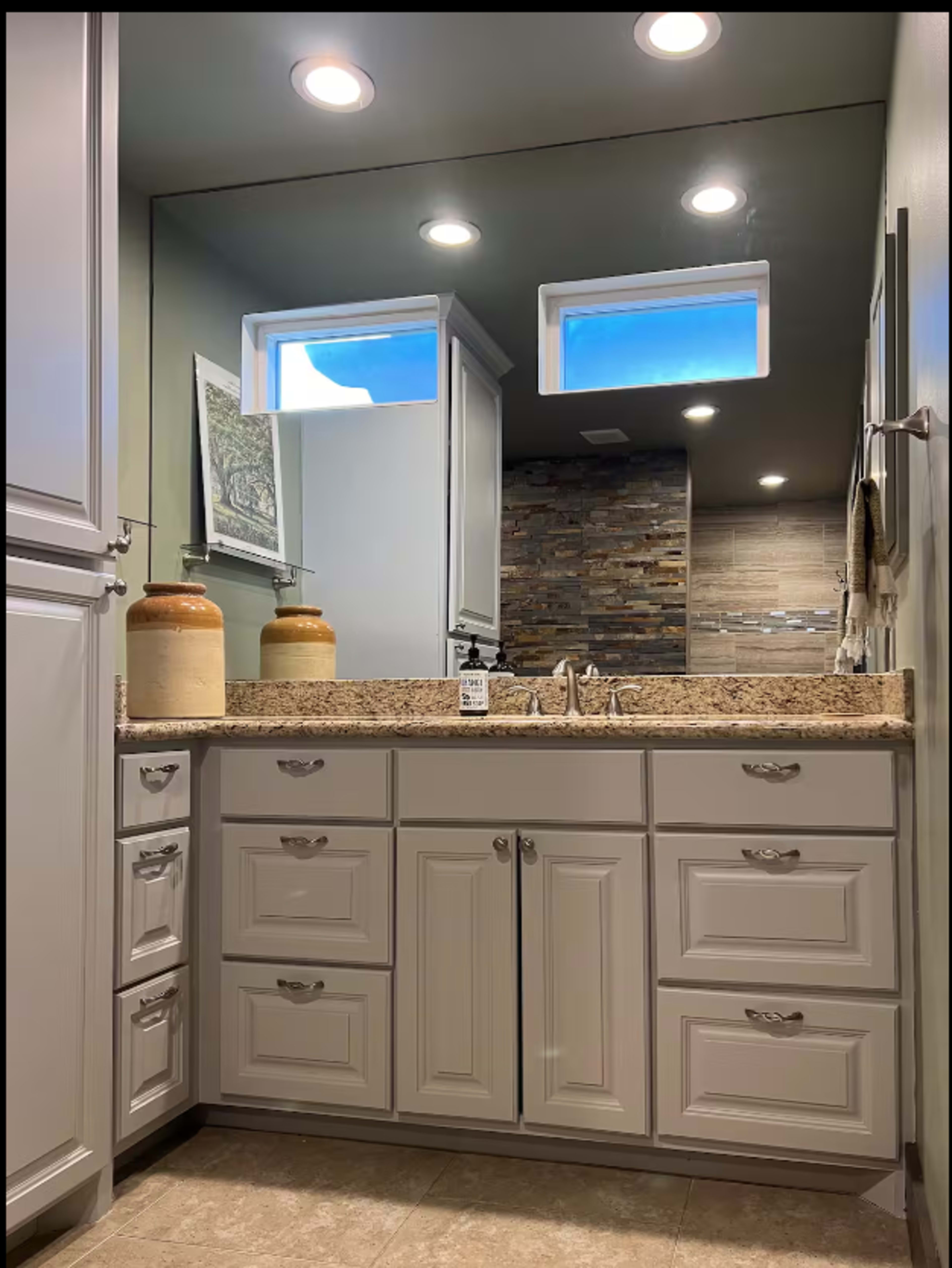 Spacious Clubhouse Suite Image in Bellville, Bellville, TX