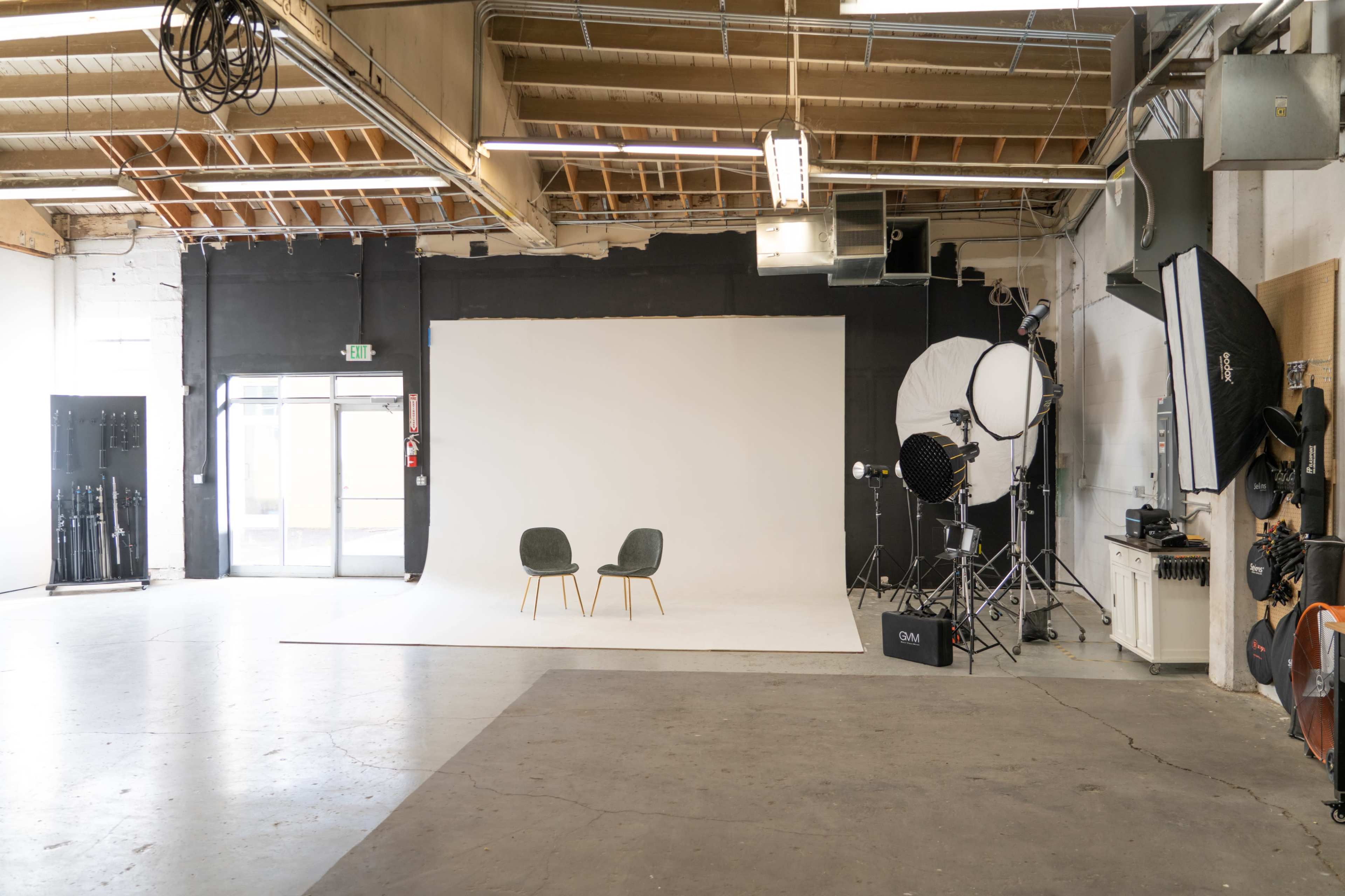 16ft Cyclorama station with long 48ft shooting space! Image in North Portland, Portland, OR