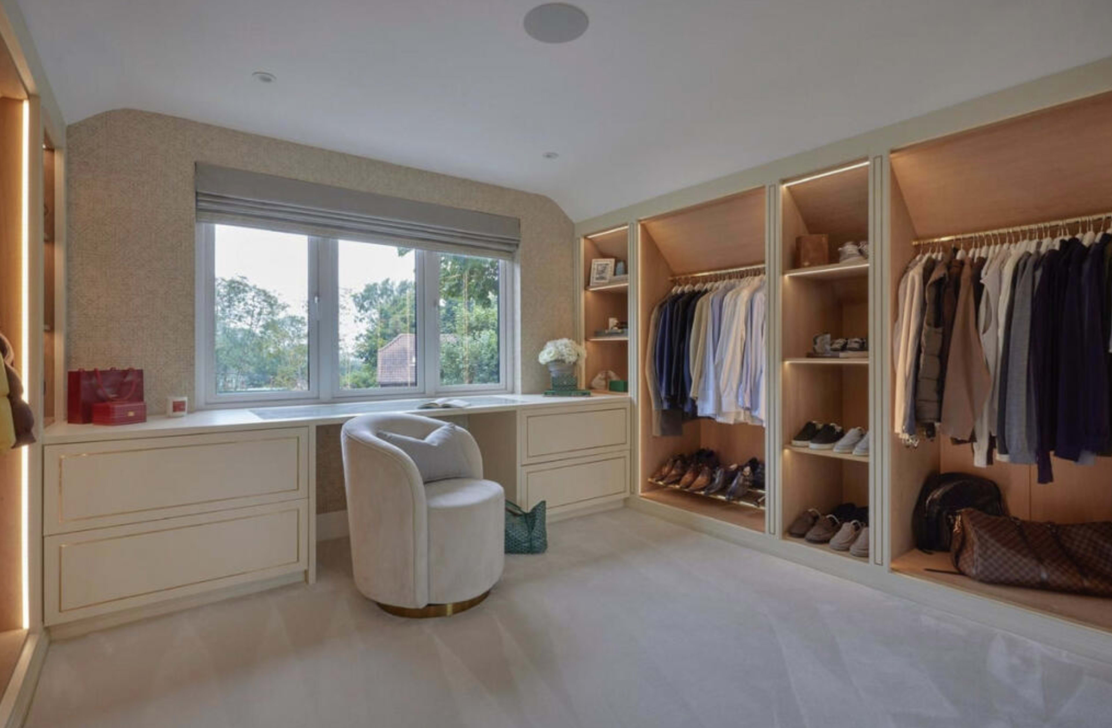 Modern, Light, Open Plan House with Designer Kitchen Image in Banstead, Banstead, ENG