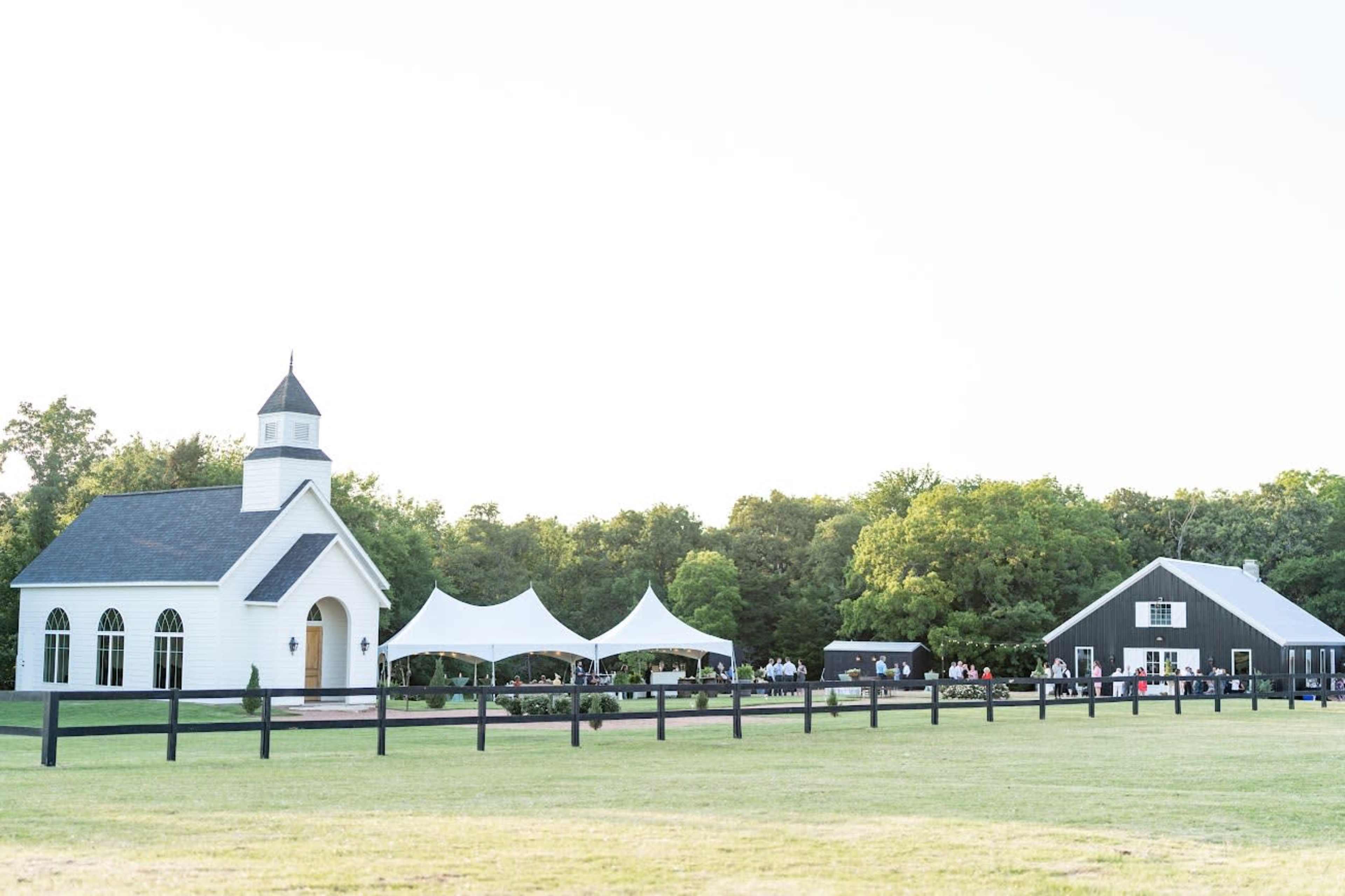 Modern Luxury Farm Venue in the Countryside - The Canopy Gold Image in , Whitesboro, TX