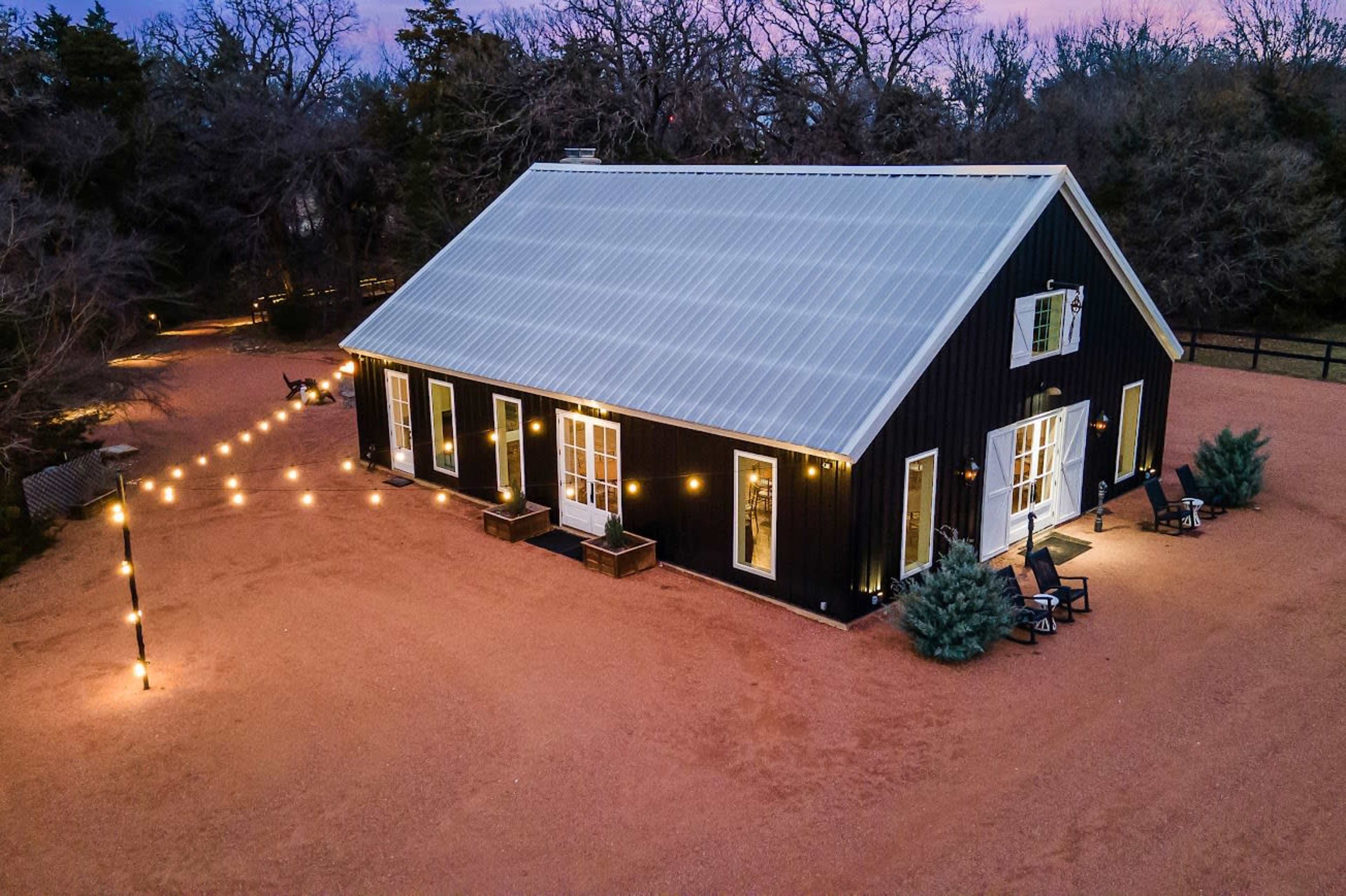 Modern Luxury Farm Venue in the Countryside - The Canopy Gold Image in , Whitesboro, TX