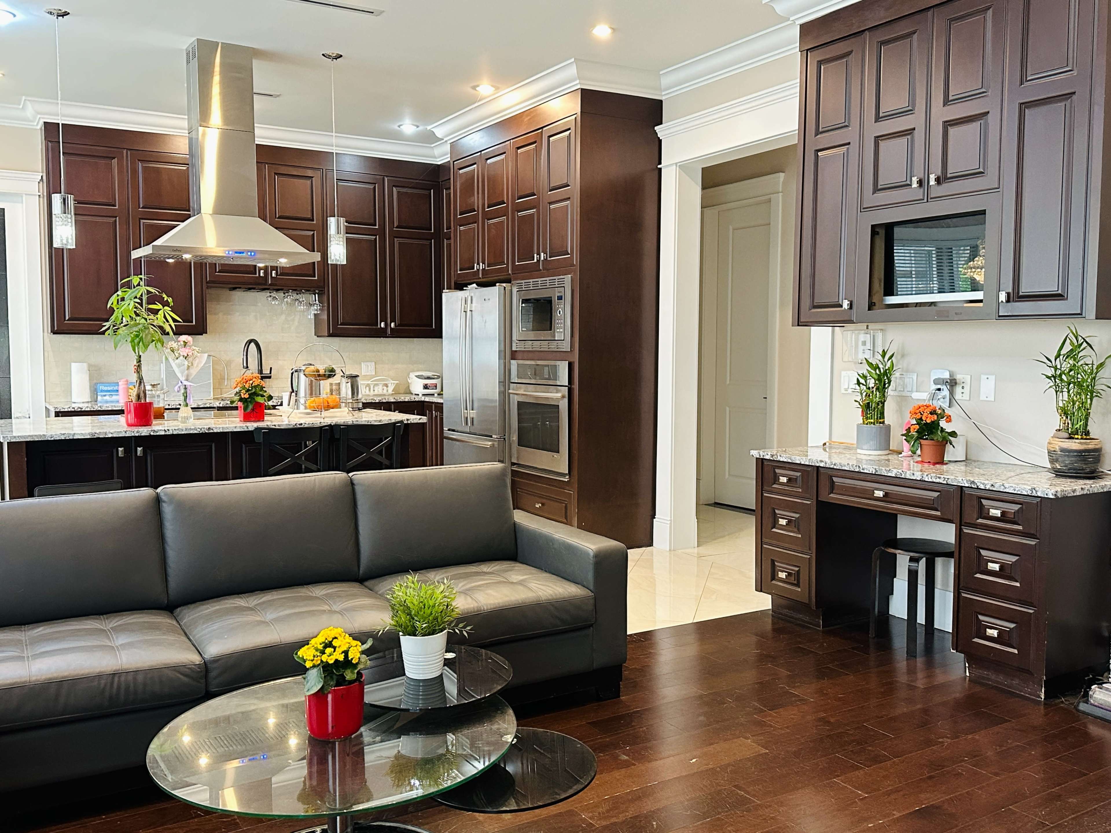 Living room in single house Image in Richmond, Richmond, BC