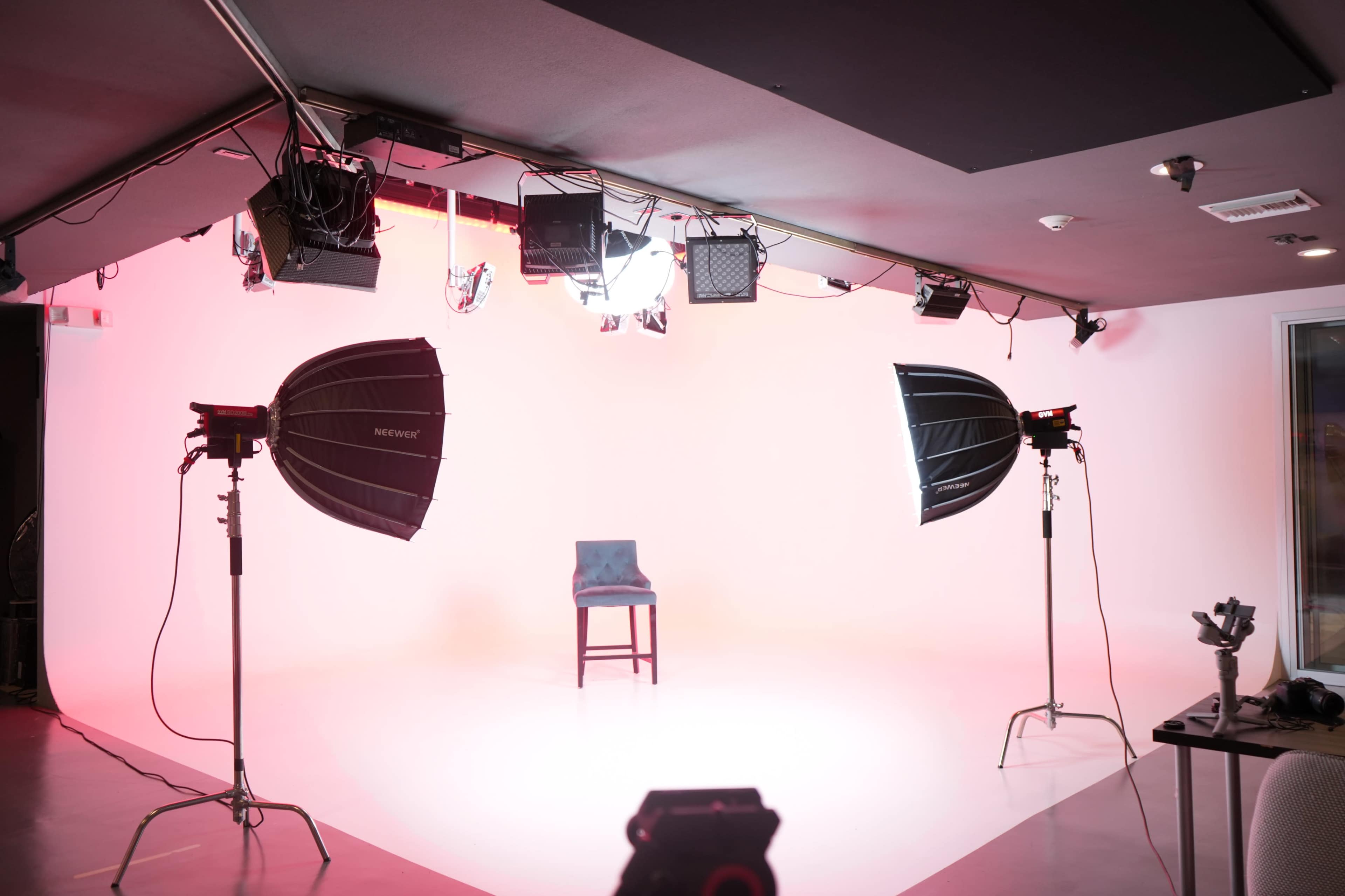 Luxury Photo Studio w/ Cyc Wall, RGB Lighting, Podcast Room & Multiple Sets | Palm Desert / Palm Springs Image in Palm Desert, Palm Desert, CA