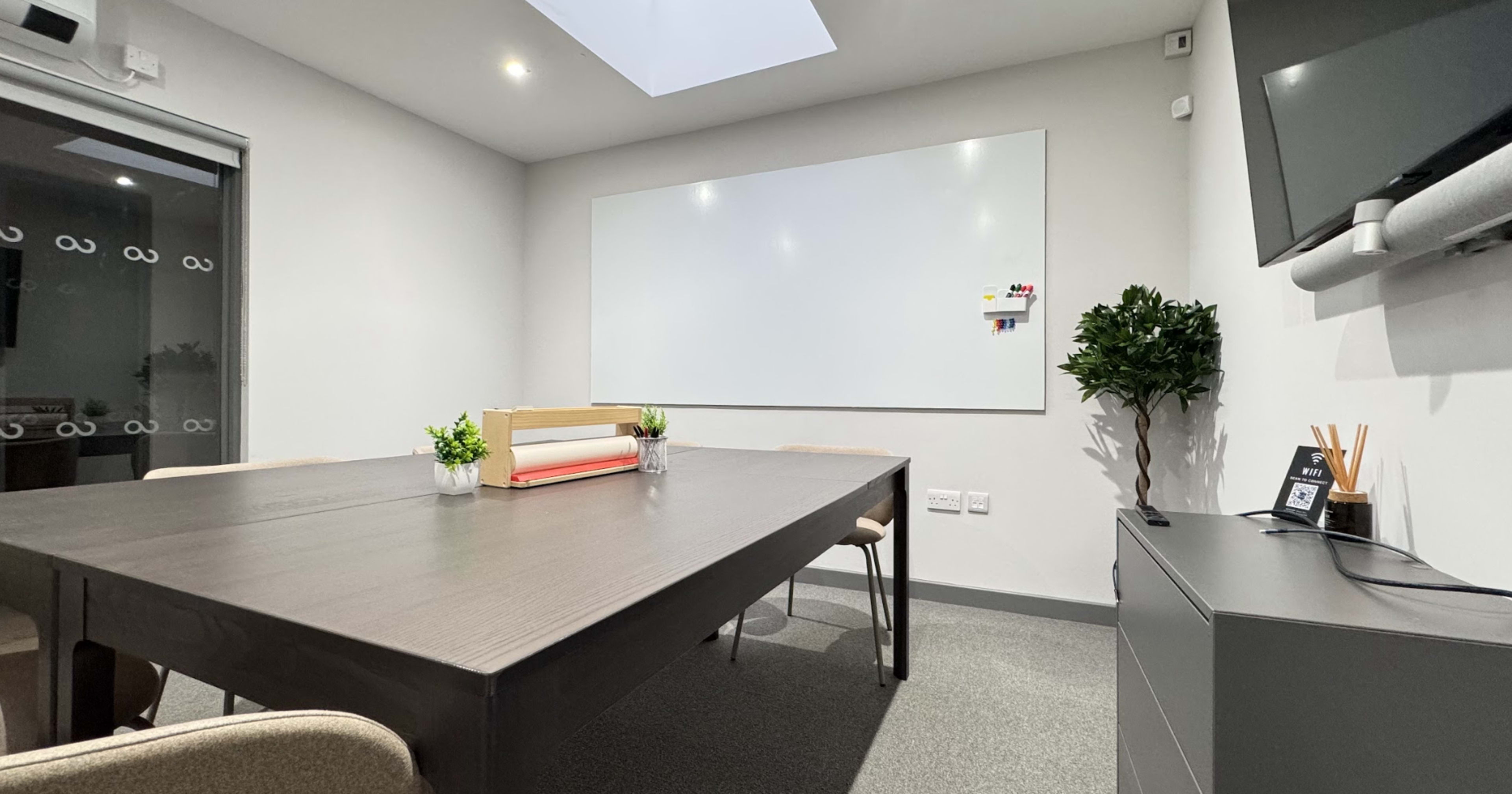 Meeting Room for 6 -8 People Image in South Croydon, London, ENG