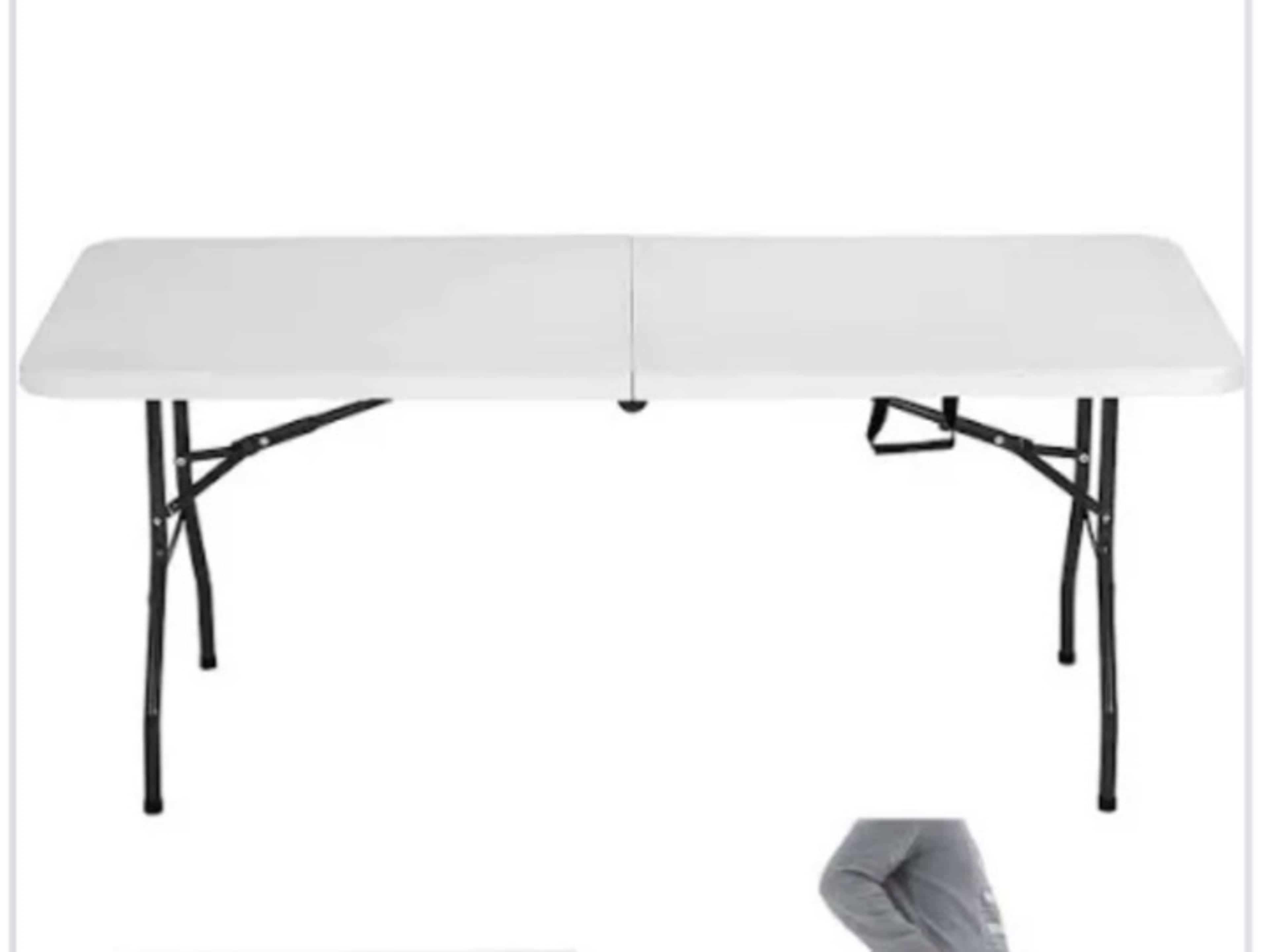 Folding table