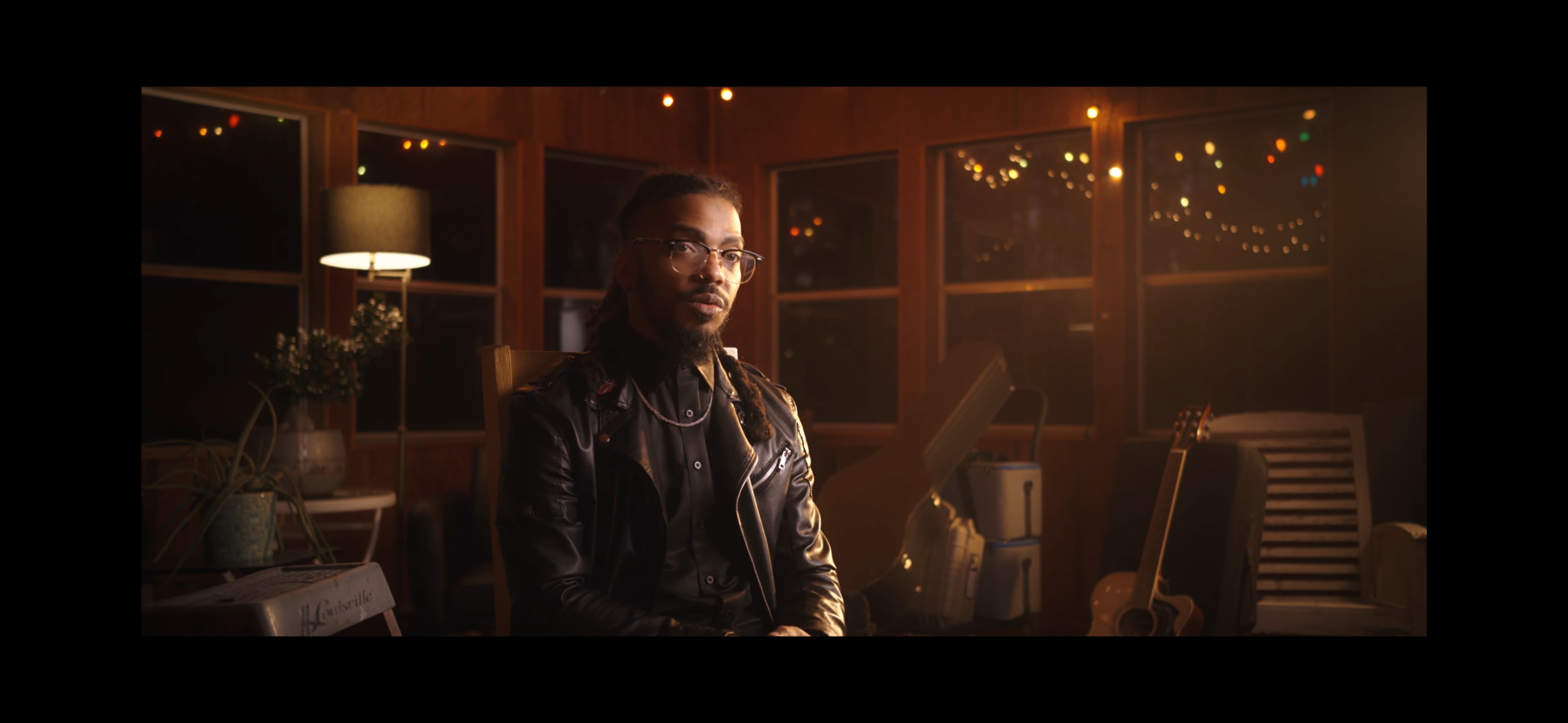 Cozy cabin type room with lots of natural light. Image in , Macon, GA