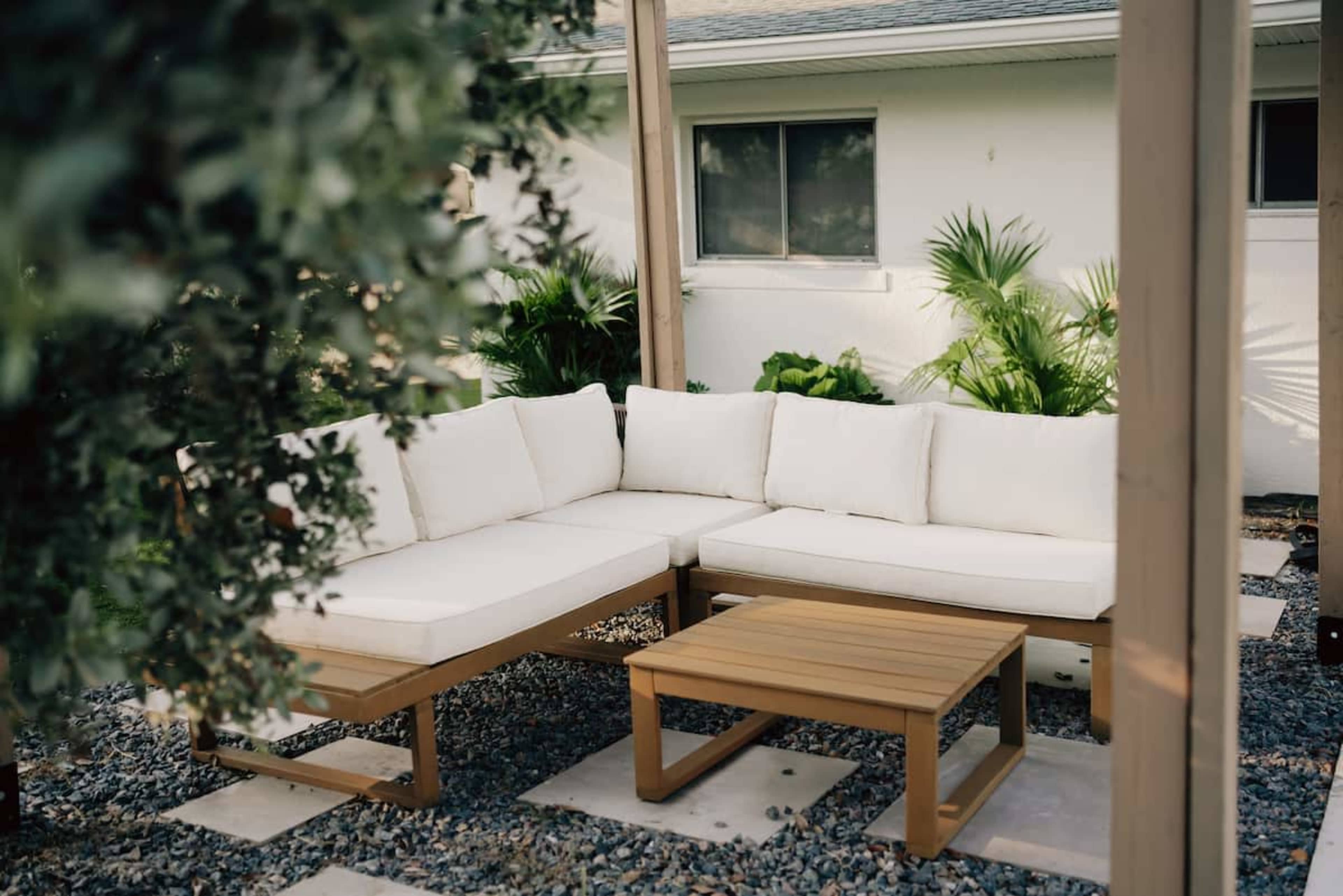 Modern Luxury Home with nice Design - Kitchen, Pool, Backyard Image in Jungle Terrace, St Petersburg, FL