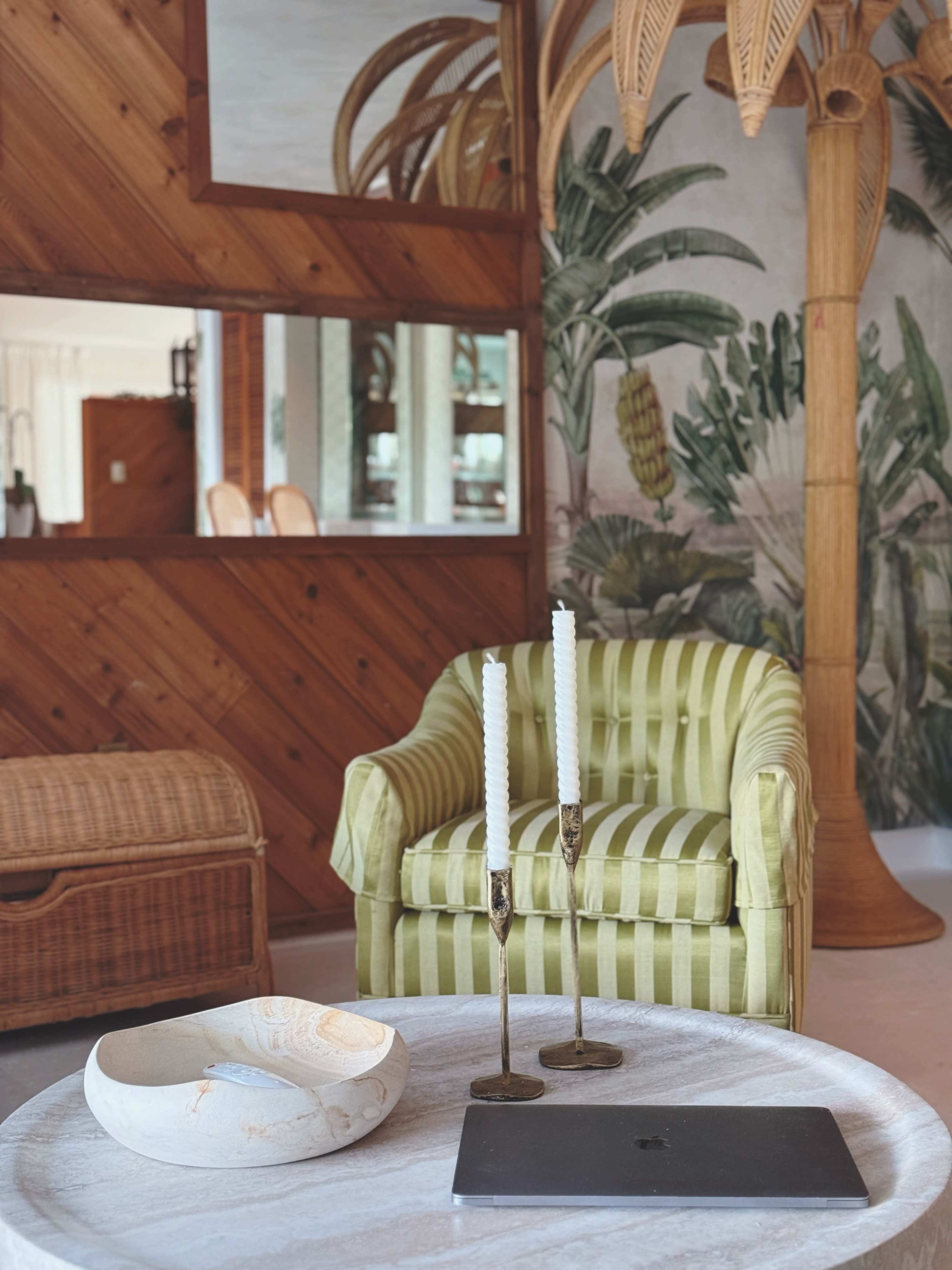 Waterfront Midcentury-Modern Villa Image in North Central, hollywood, FL