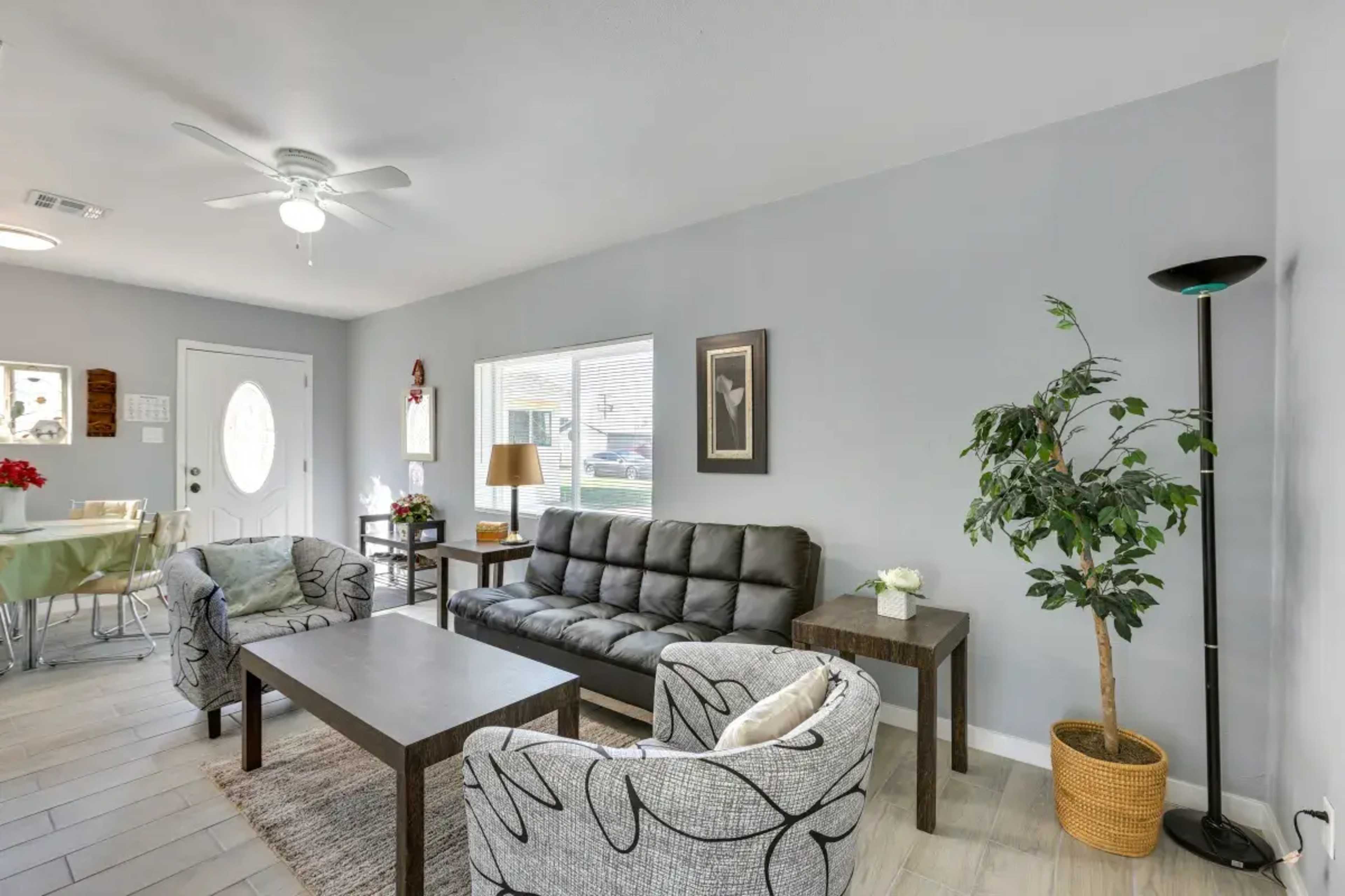 2bedroom/1 bathroom/1 kitchen suite in a quite neighborhood. Image in Glendale, Glendale, AZ