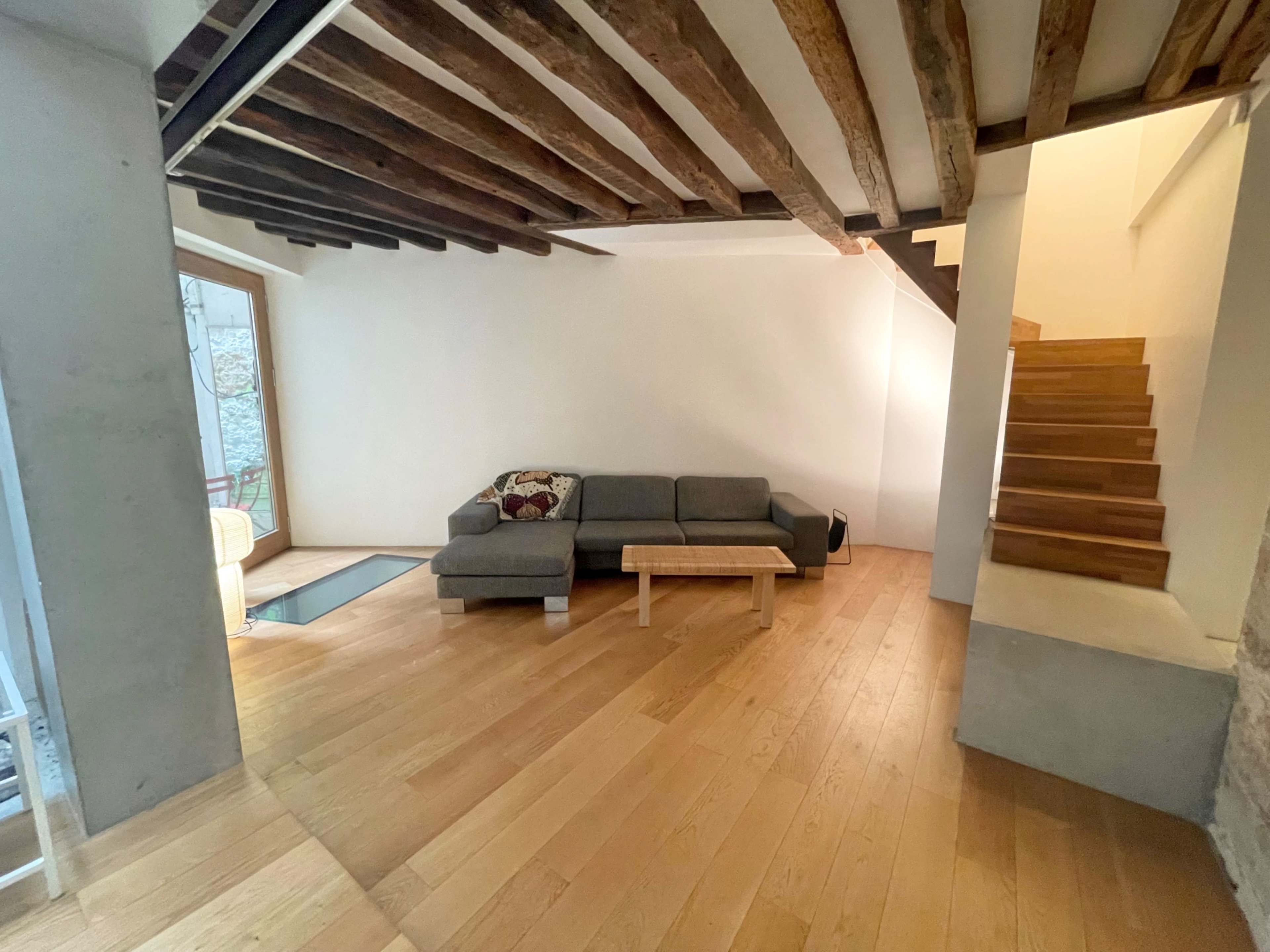 Large Versatile Studio-Style Apartment for Video Productions in the center of Paris Image in Sentier, Paris