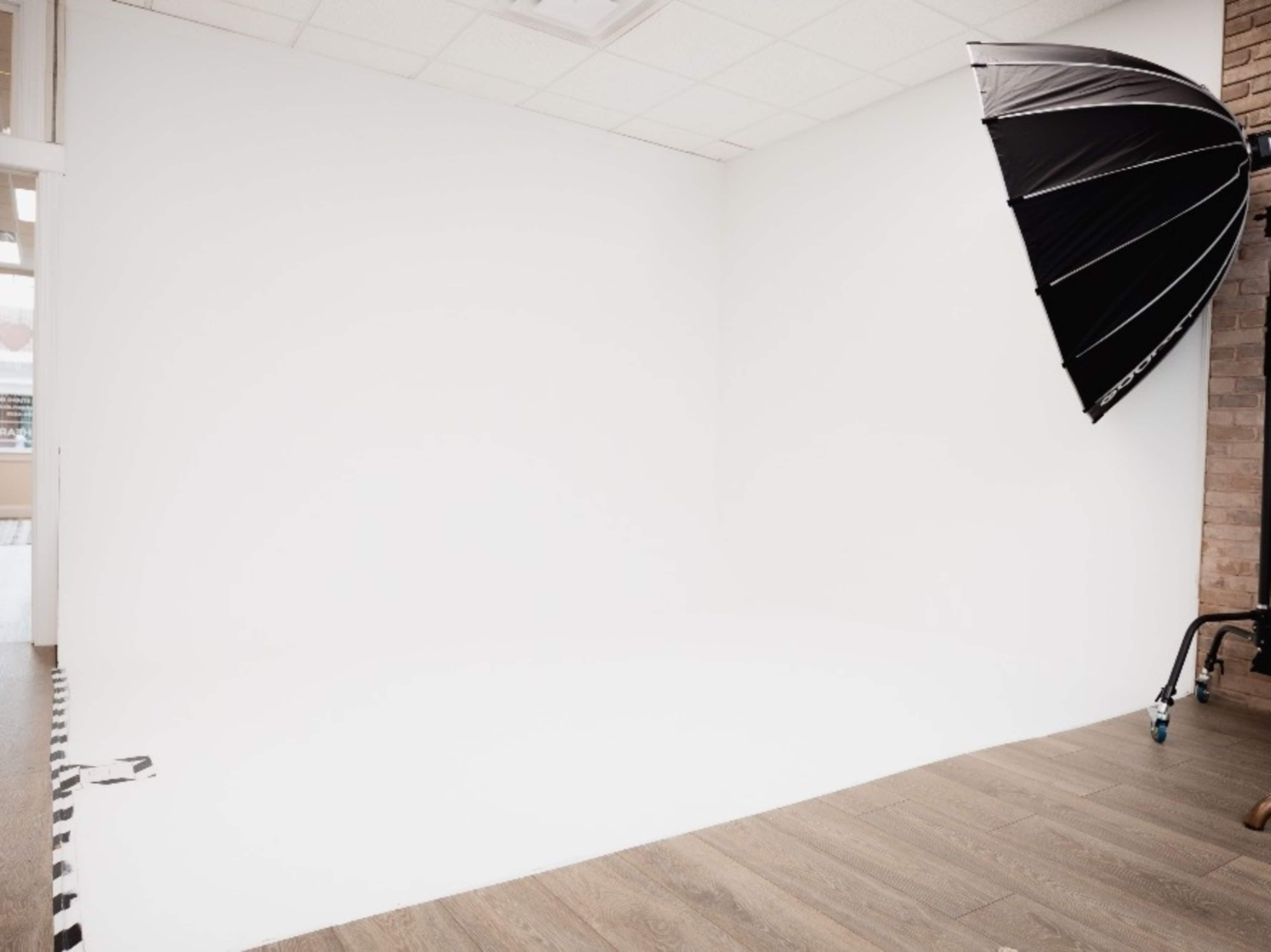 Flashpoint XPLOR 600 Pro with Godox P120 Softbox